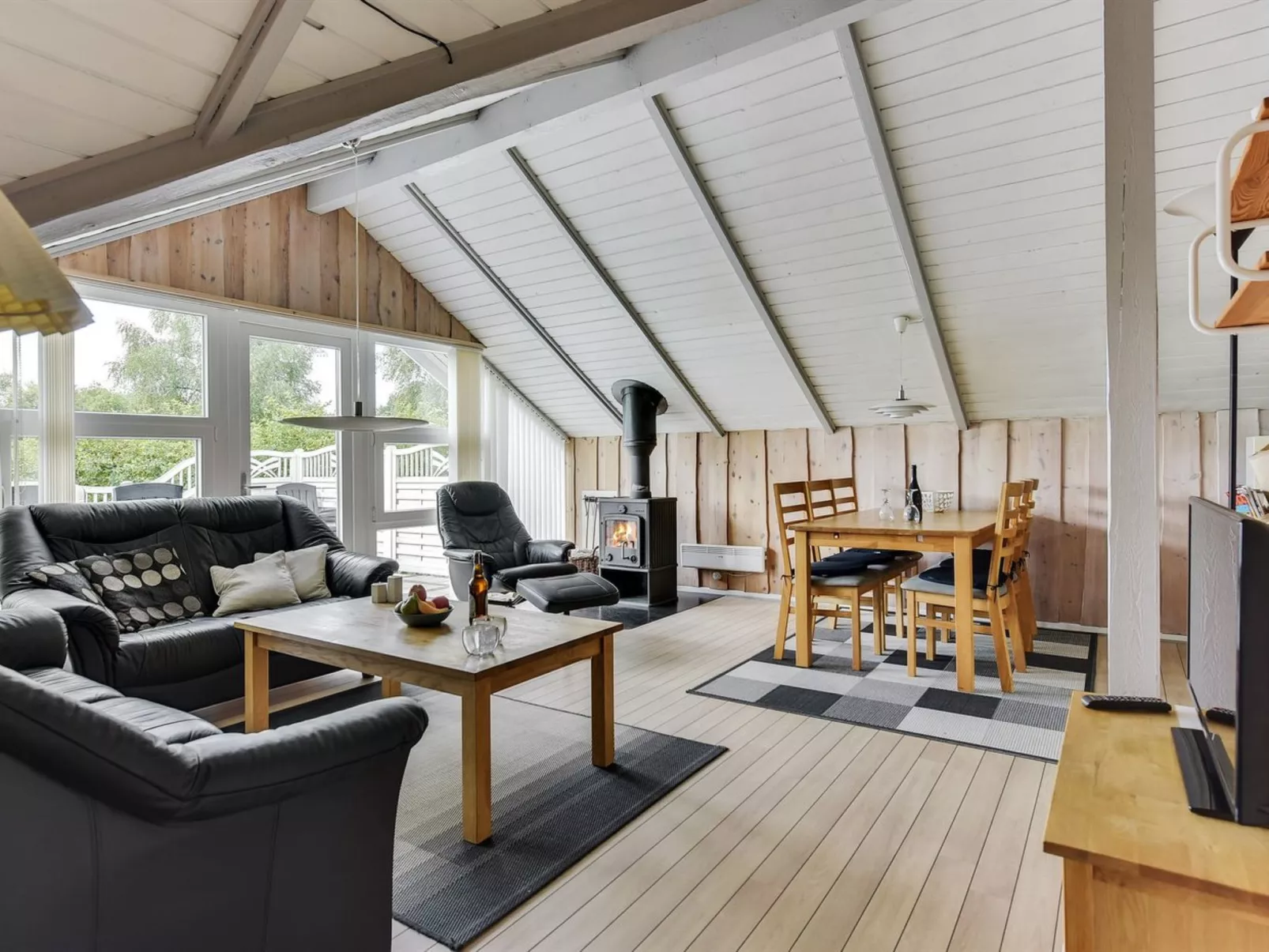 "Ines" - 25km from the sea-Drinnen