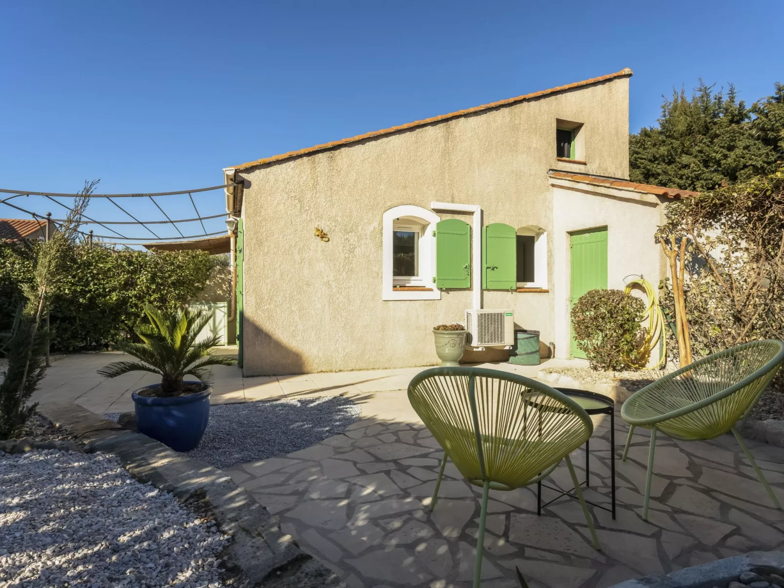 Val d'Alpilles-Outside