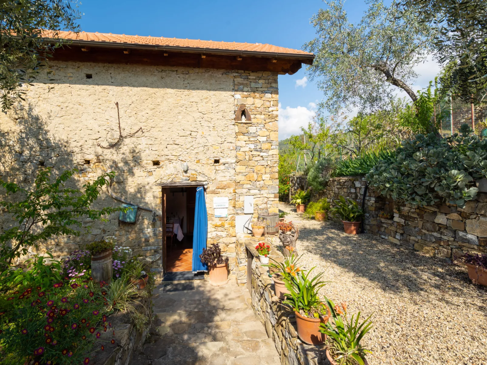 Casa U Baregu-Outside