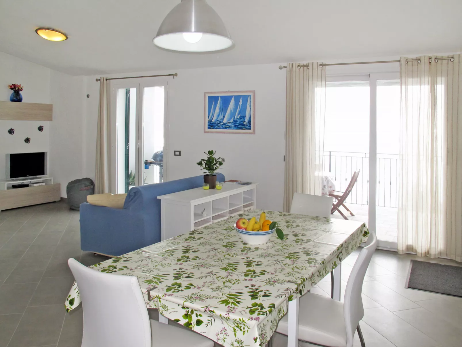 La Perla del Mediterraneo-Inside