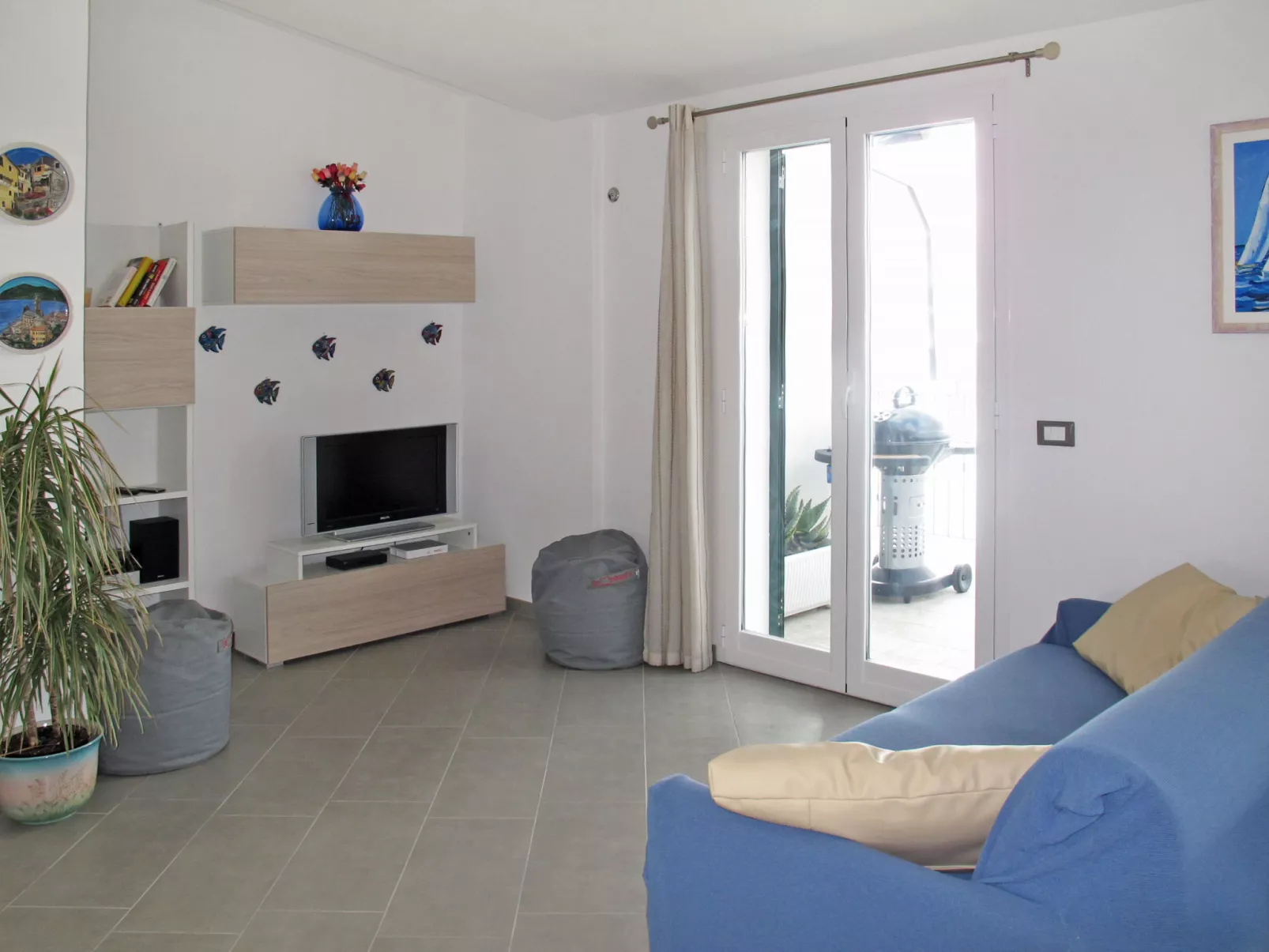 La Perla del Mediterraneo-Inside