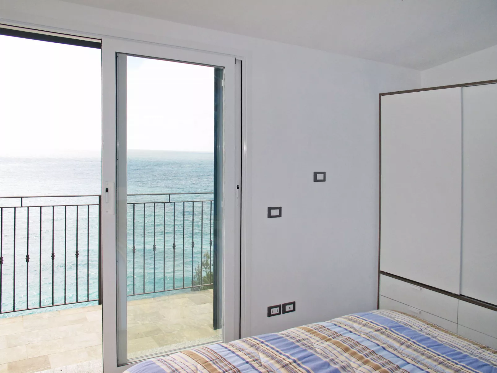 La Perla del Mediterraneo-Inside