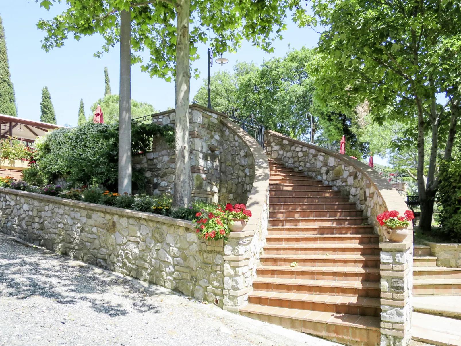 Castagno-Outside