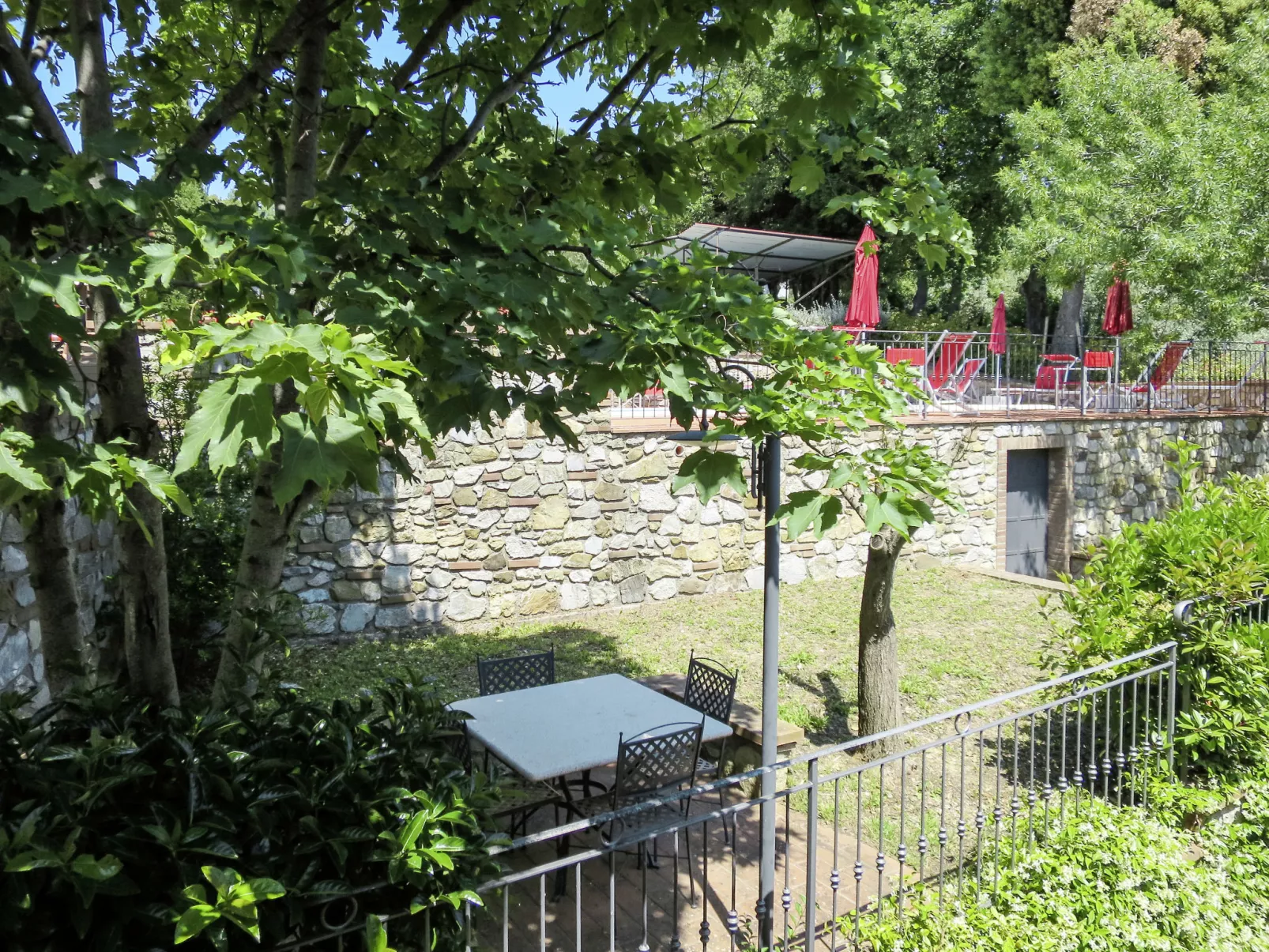 Castagno-Outside