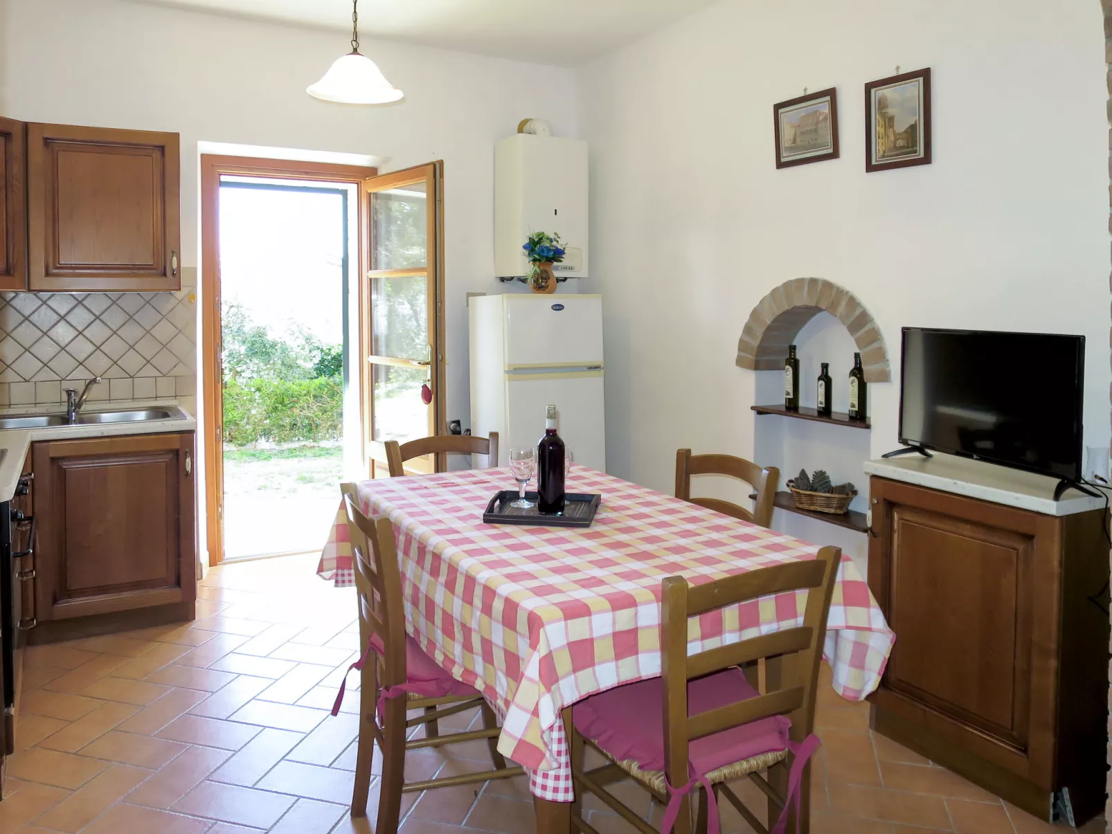 Castagno-Inside