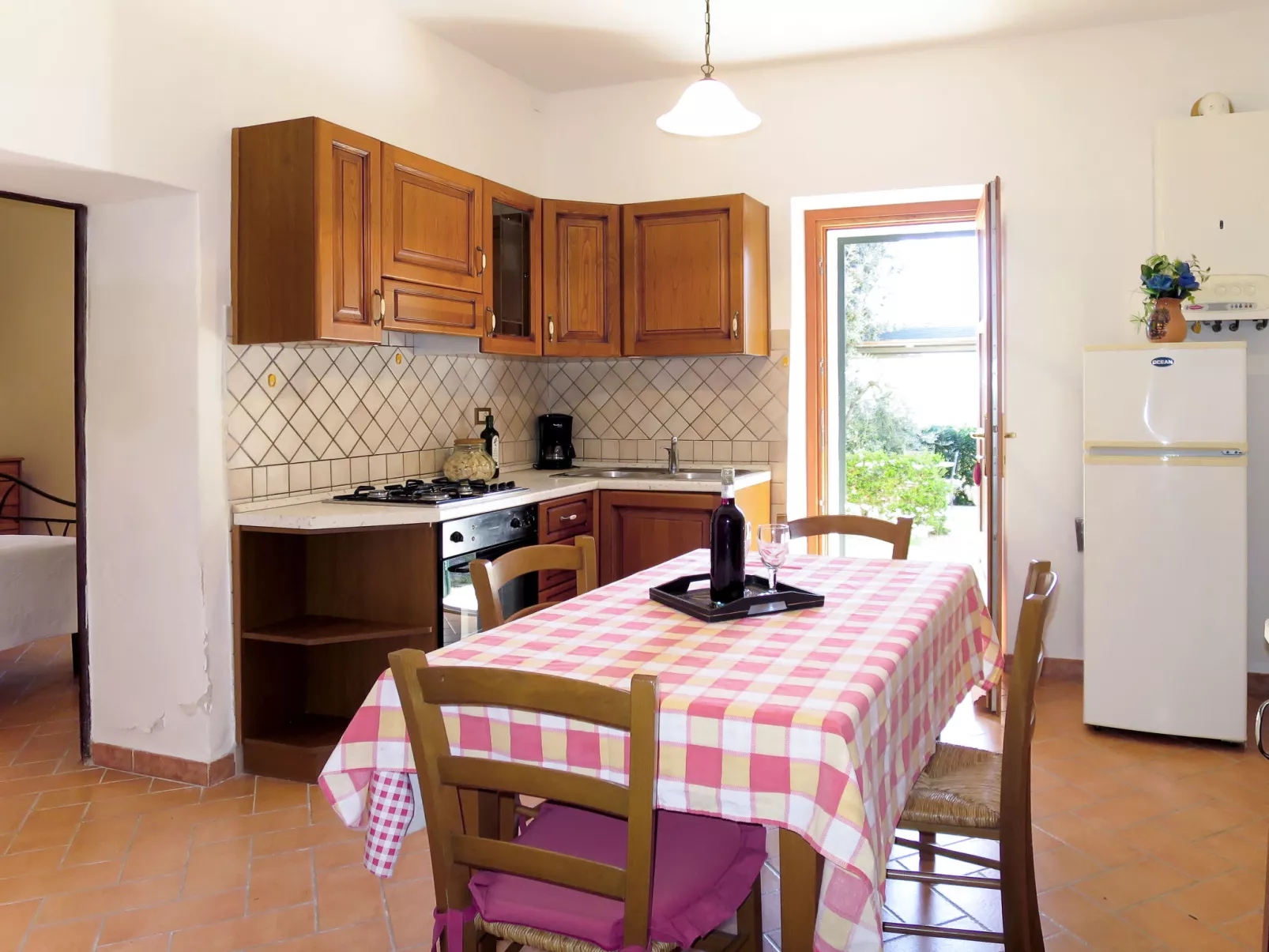 Castagno-Inside