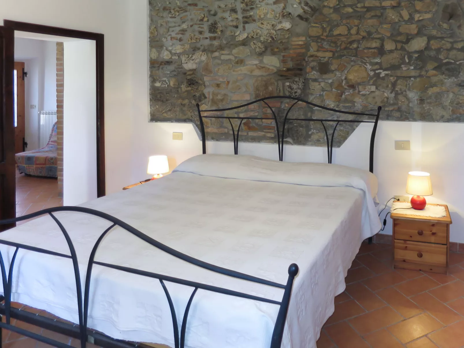 Castagno-Inside