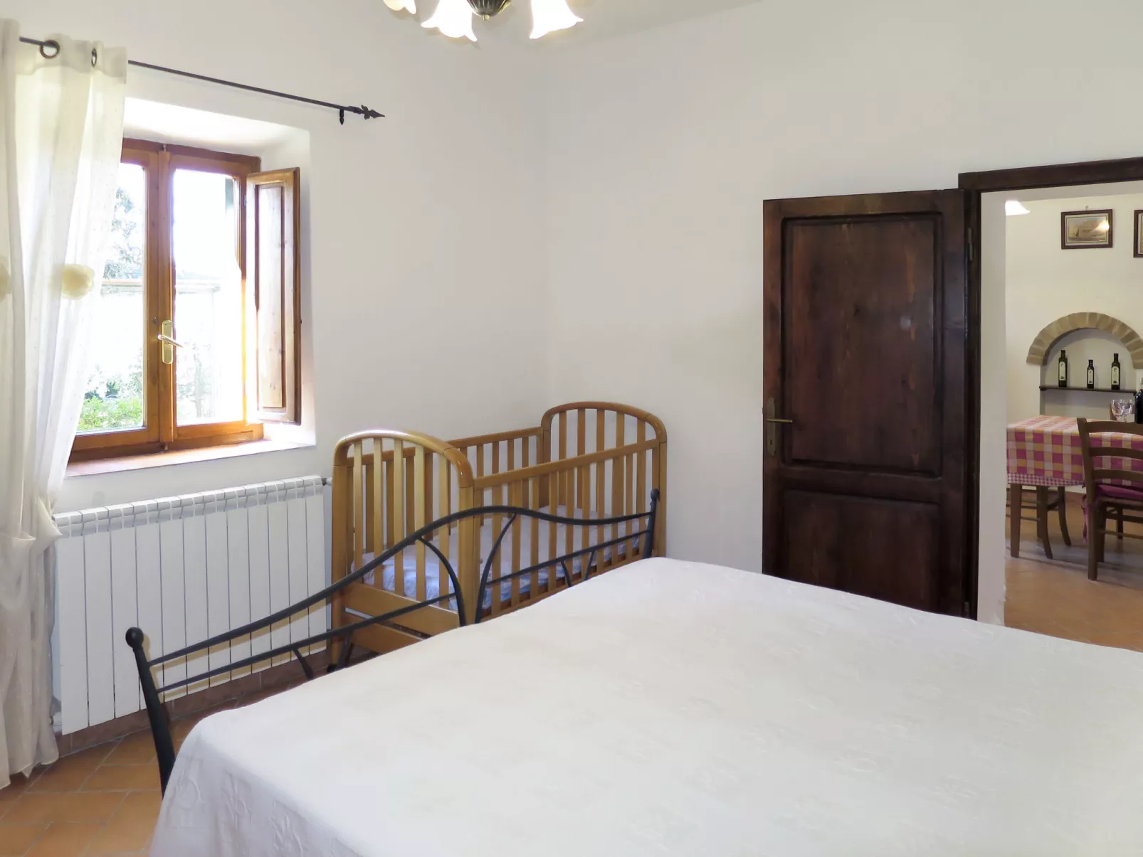 Castagno-Inside