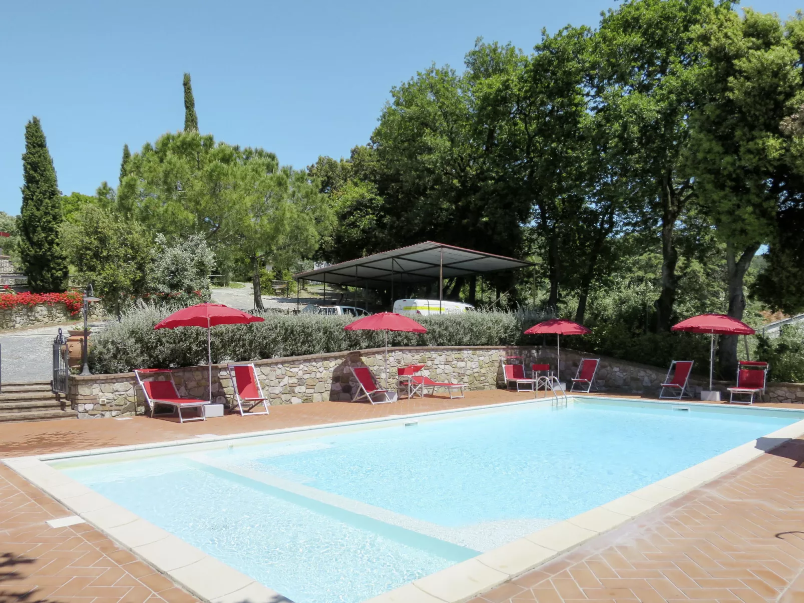Castagno-Outside