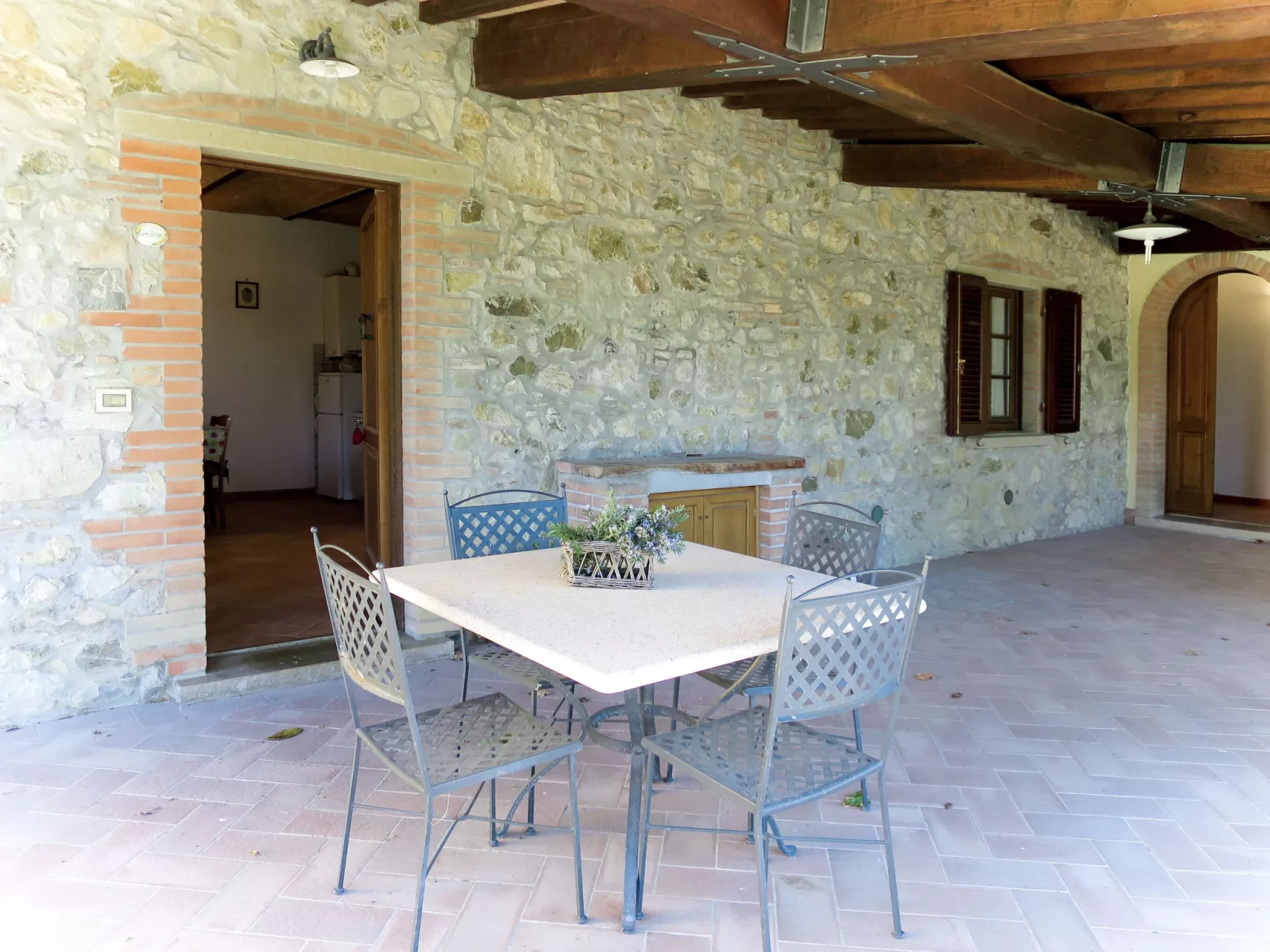 Tortora-Outside