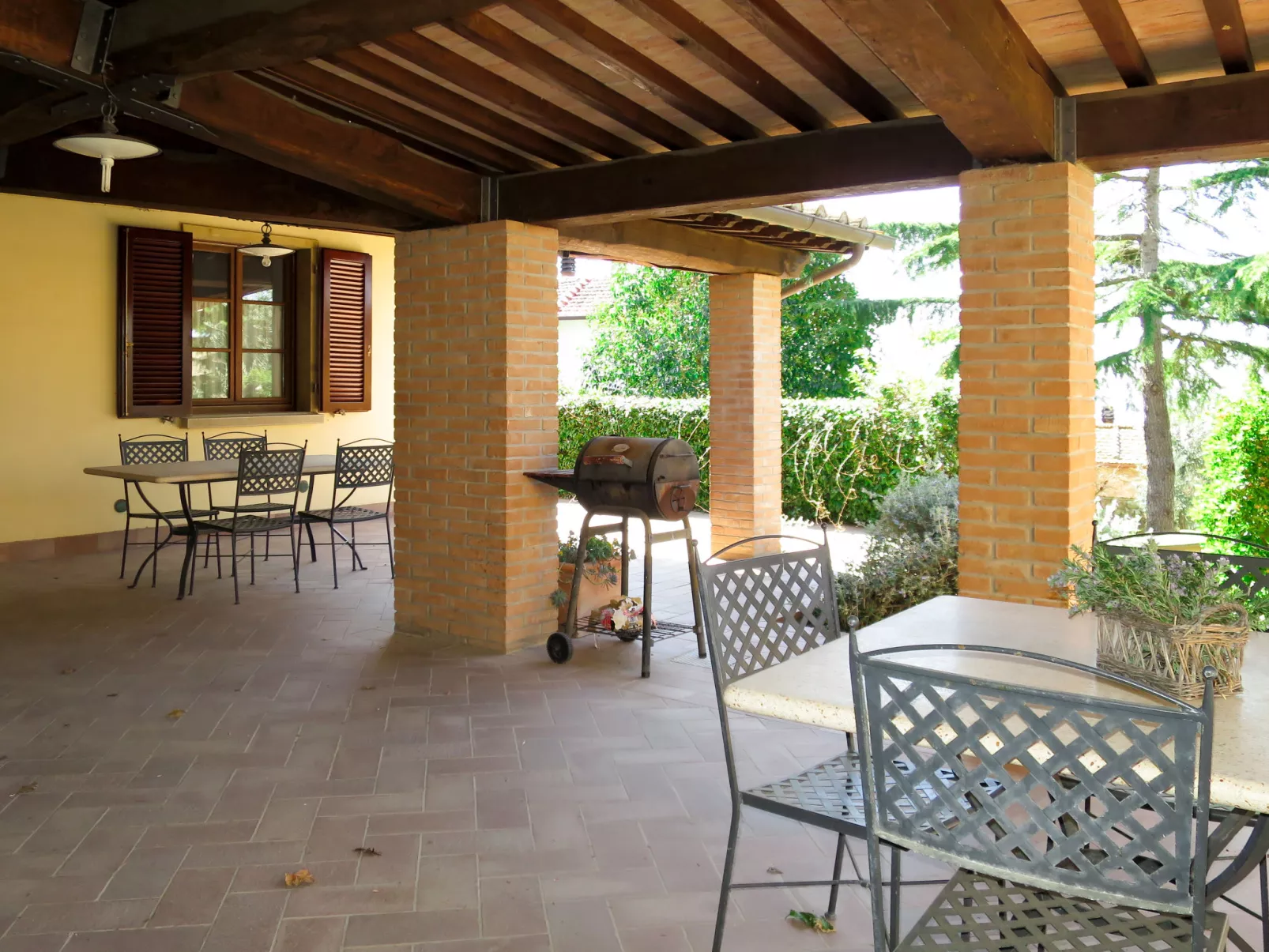Tortora-Outside