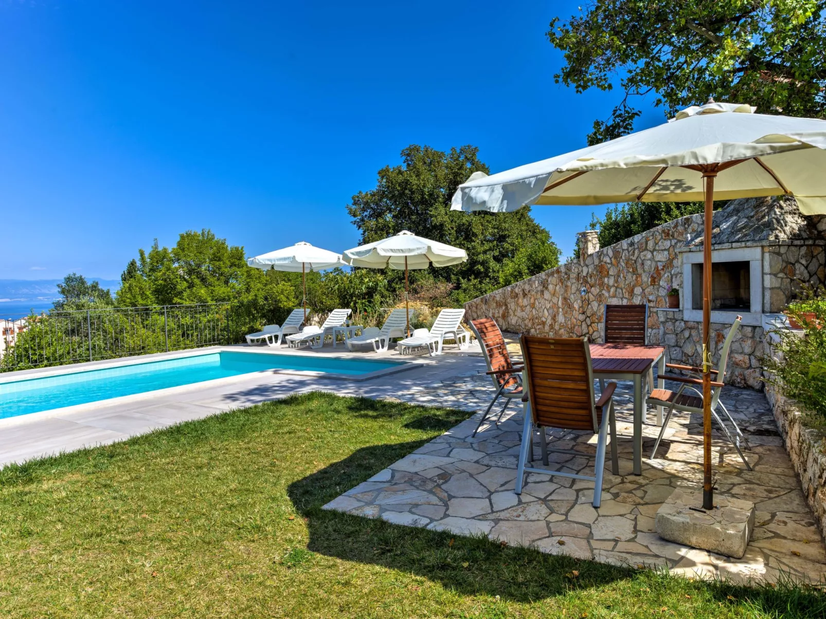 Villa Tara-Outside