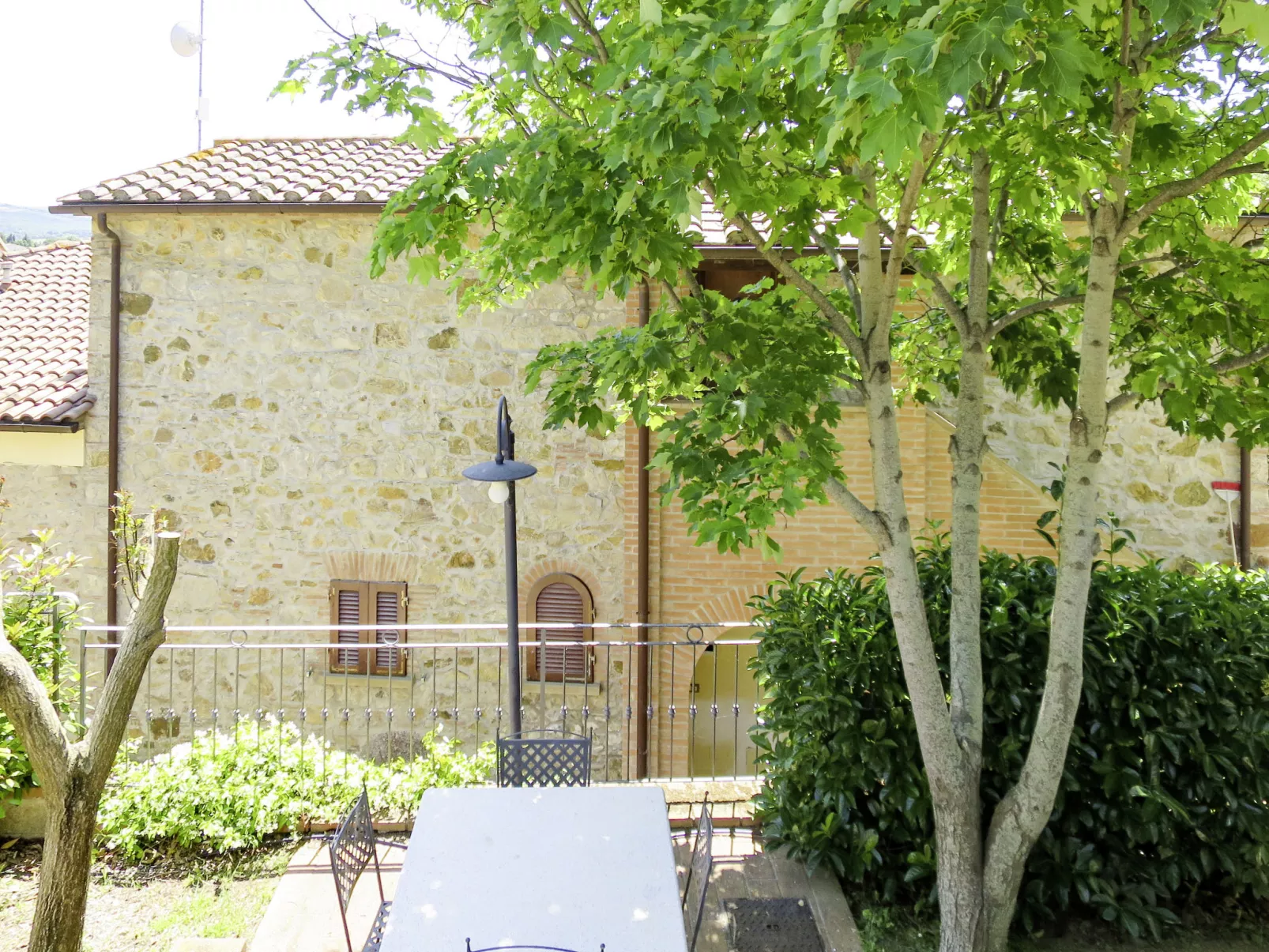 Tortora-Outside