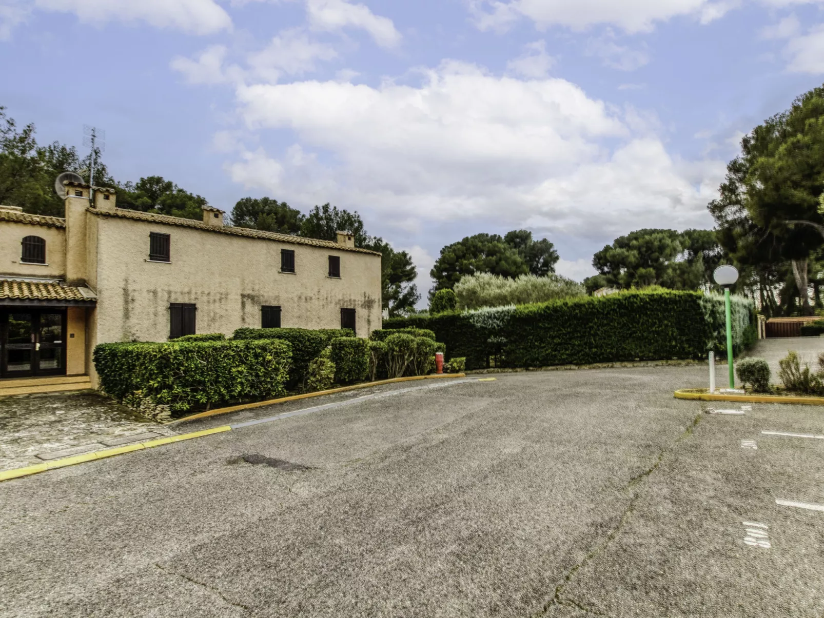 Les Hauts du Port-Outside