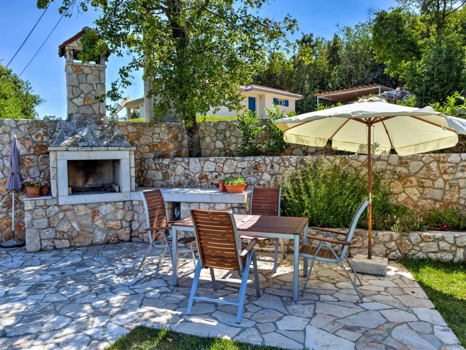 Villa Tara-Outside