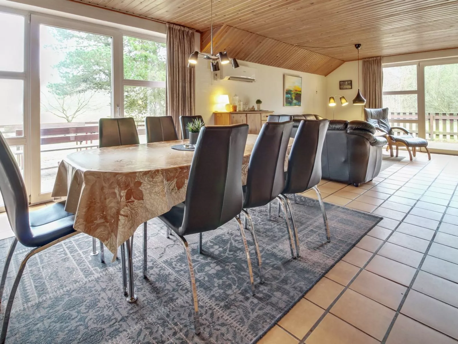 "Botulf" - 3.8km from the sea-Inside