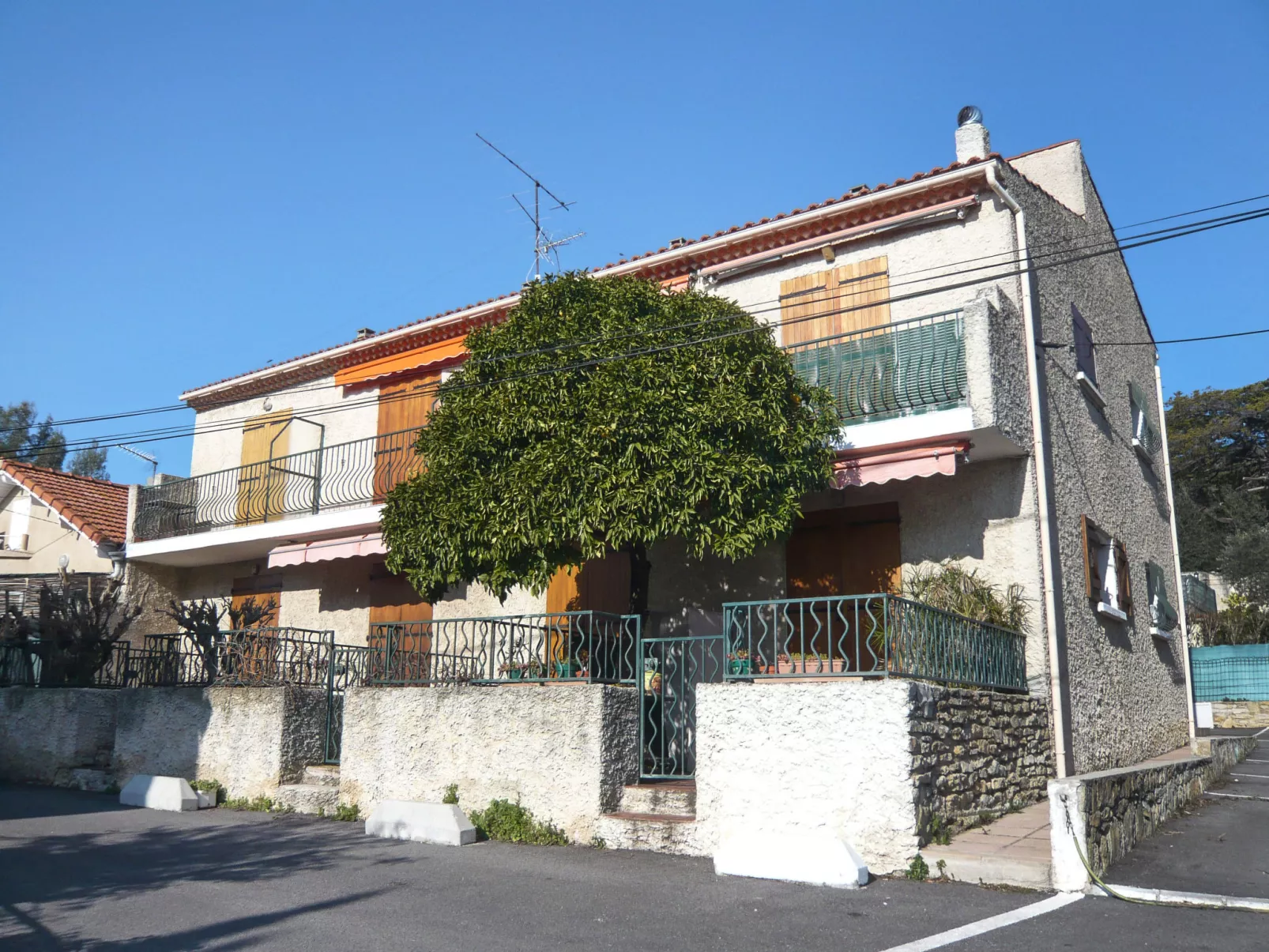 Le Lido-Outside