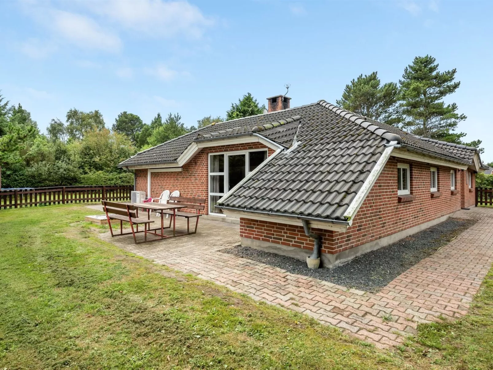 "Botulf" - 3.8km from the sea-Outside