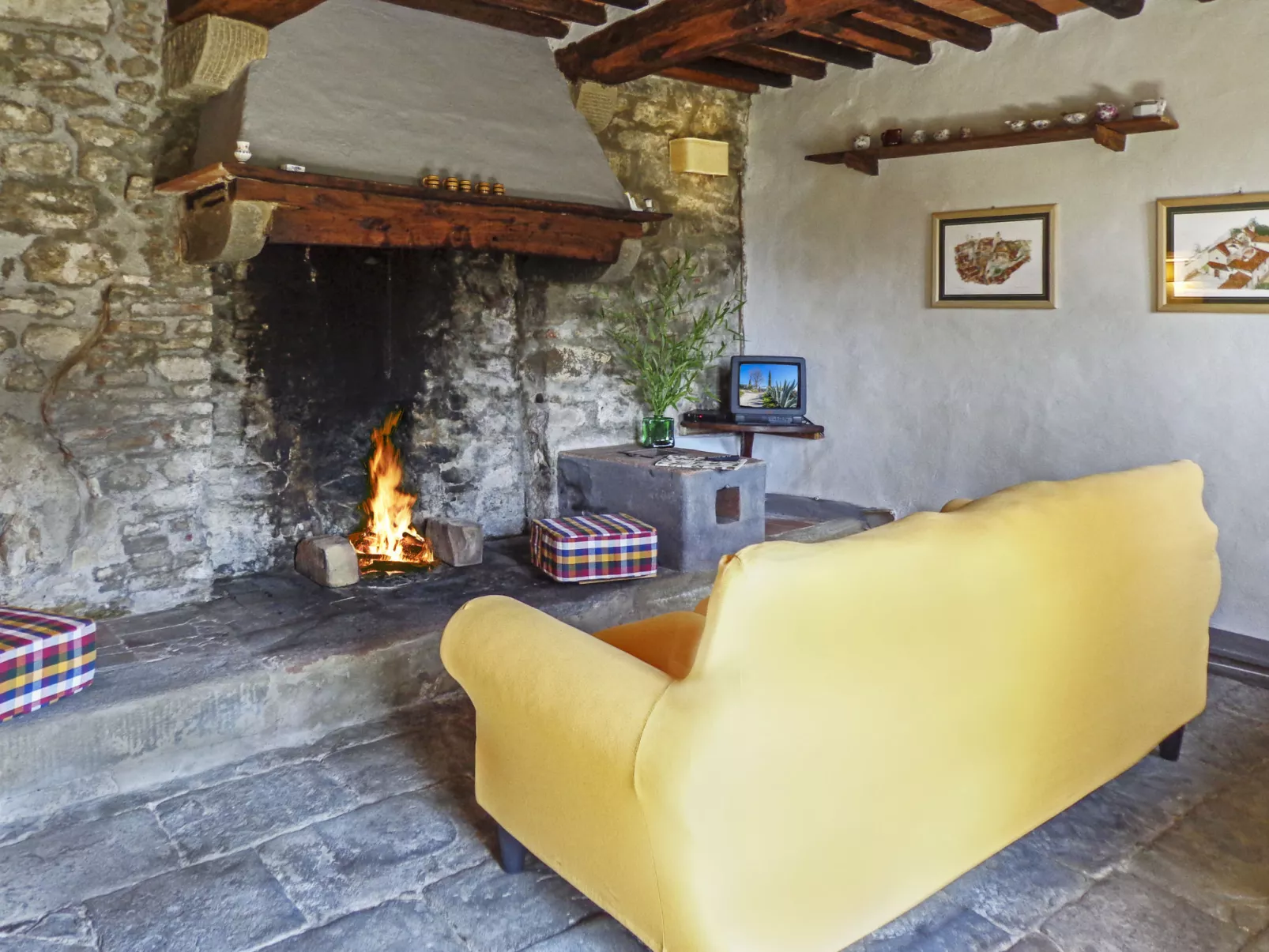 Podere Villa/Apt. Mezzo-Inside