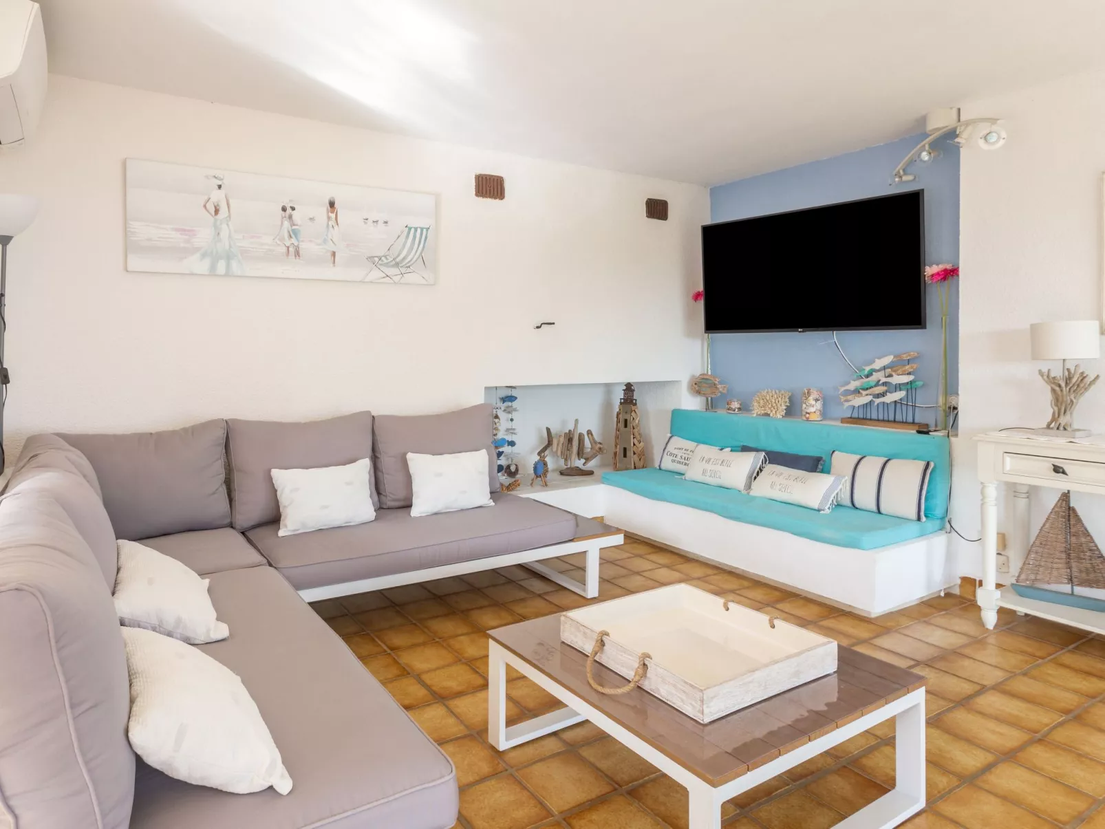 Village des Fourches-Inside