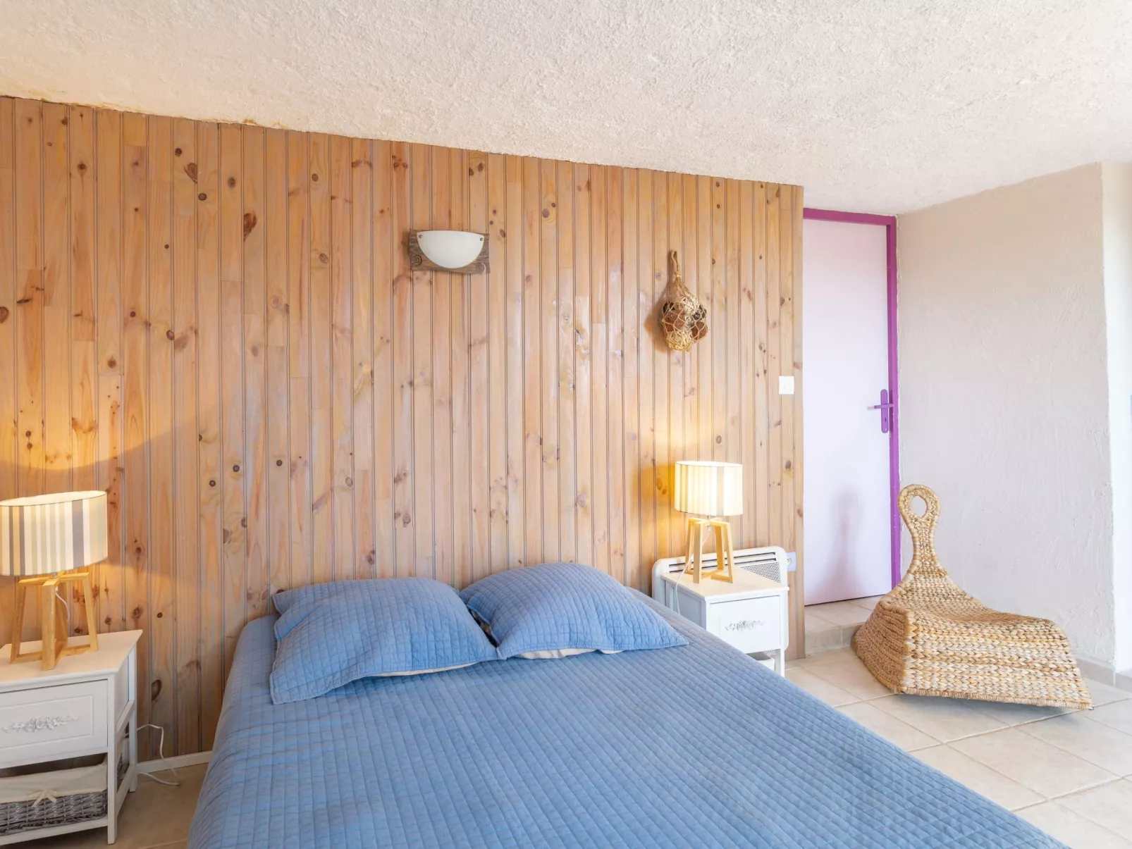Village des Fourches-Inside