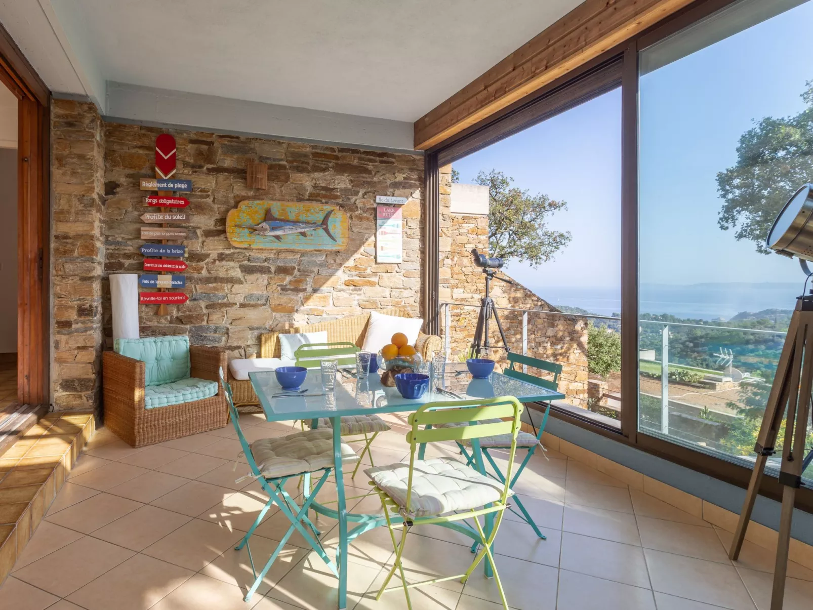 Village des Fourches-Inside