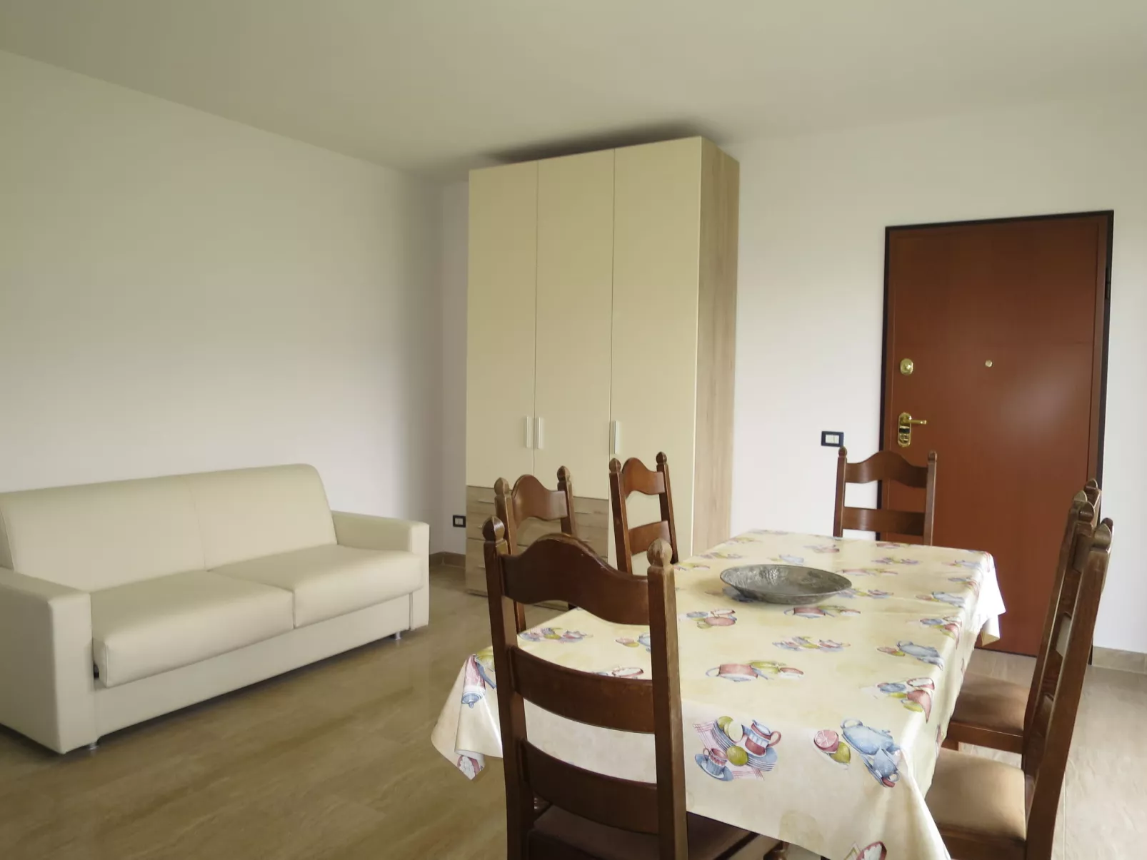 Tondo-Inside