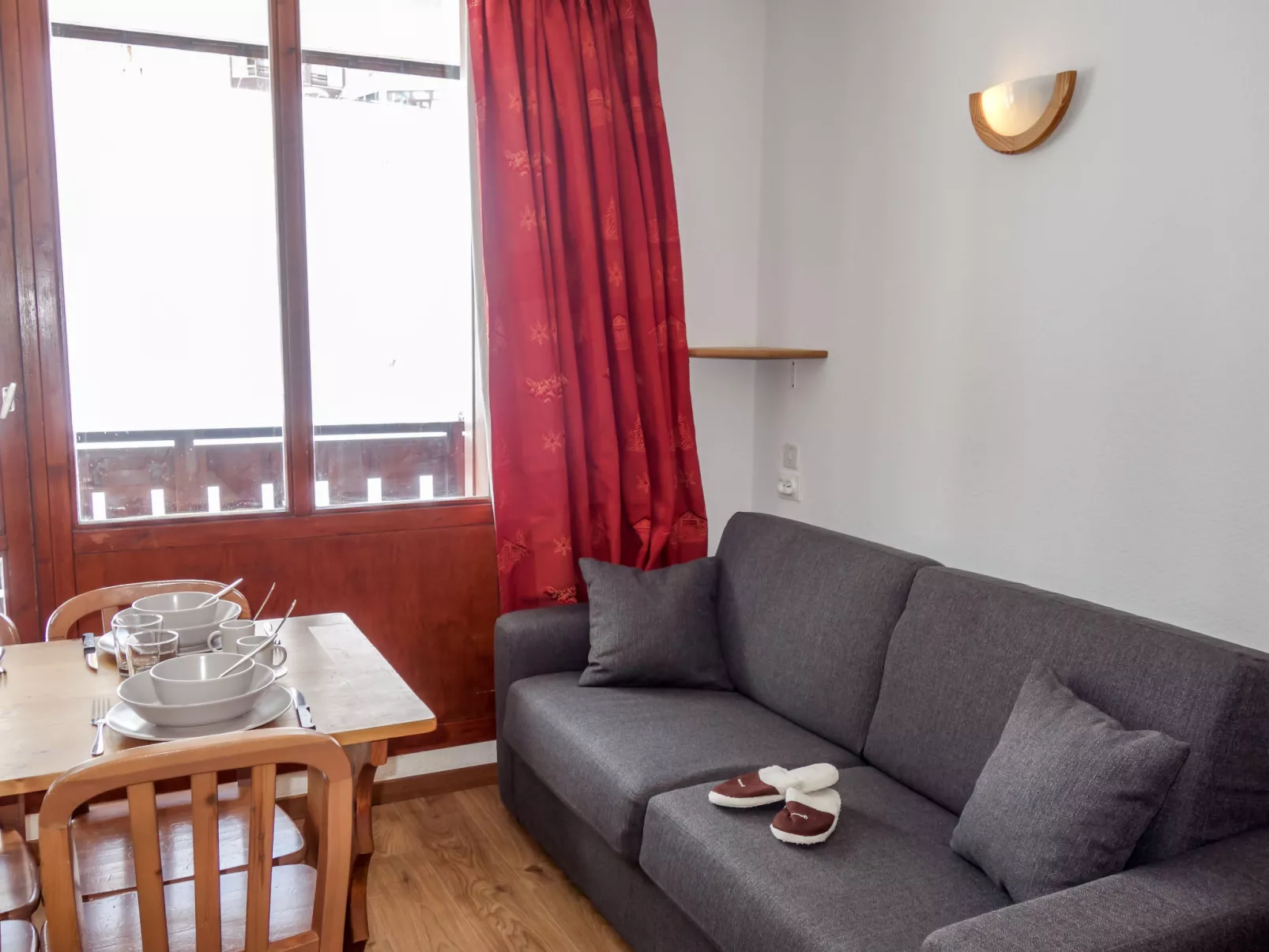 Rond Point des Pistes (Val Claret)-Inside