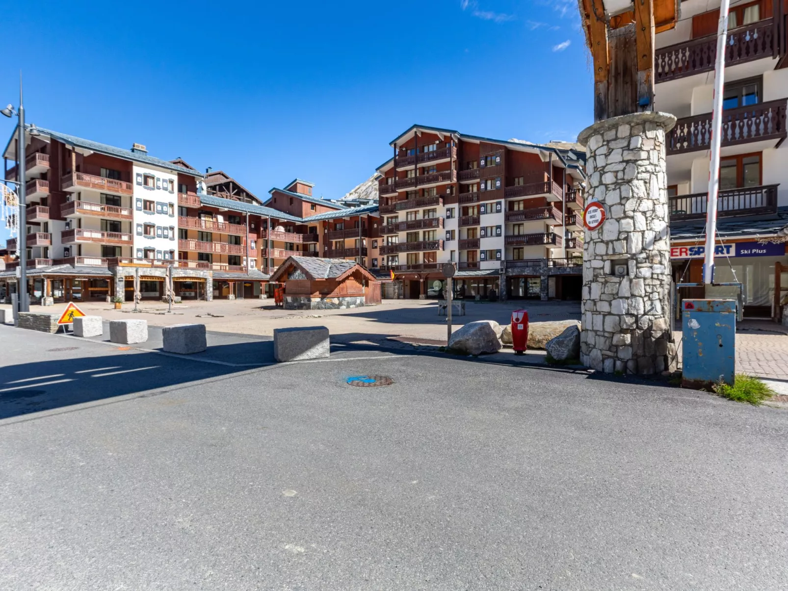Rond Point des Pistes (Val Claret)-Outside