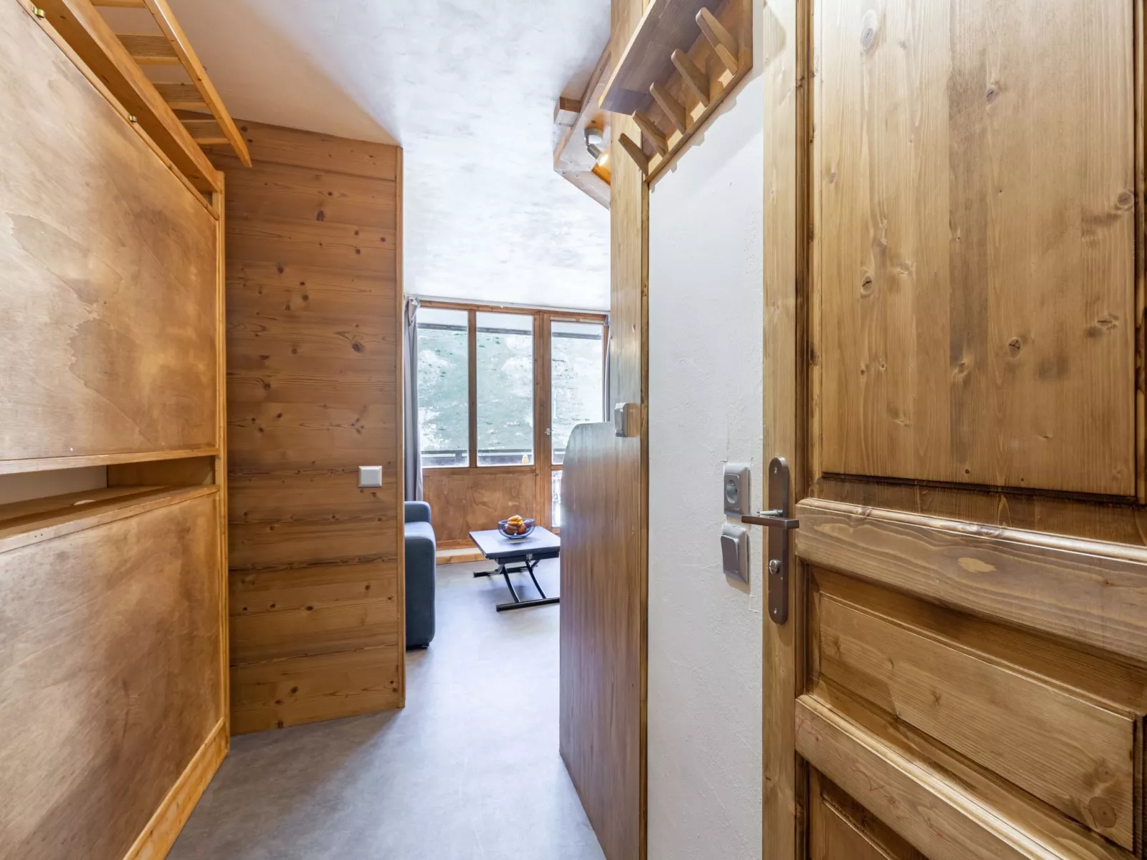 Rond Point des Pistes (Val Claret)-Inside