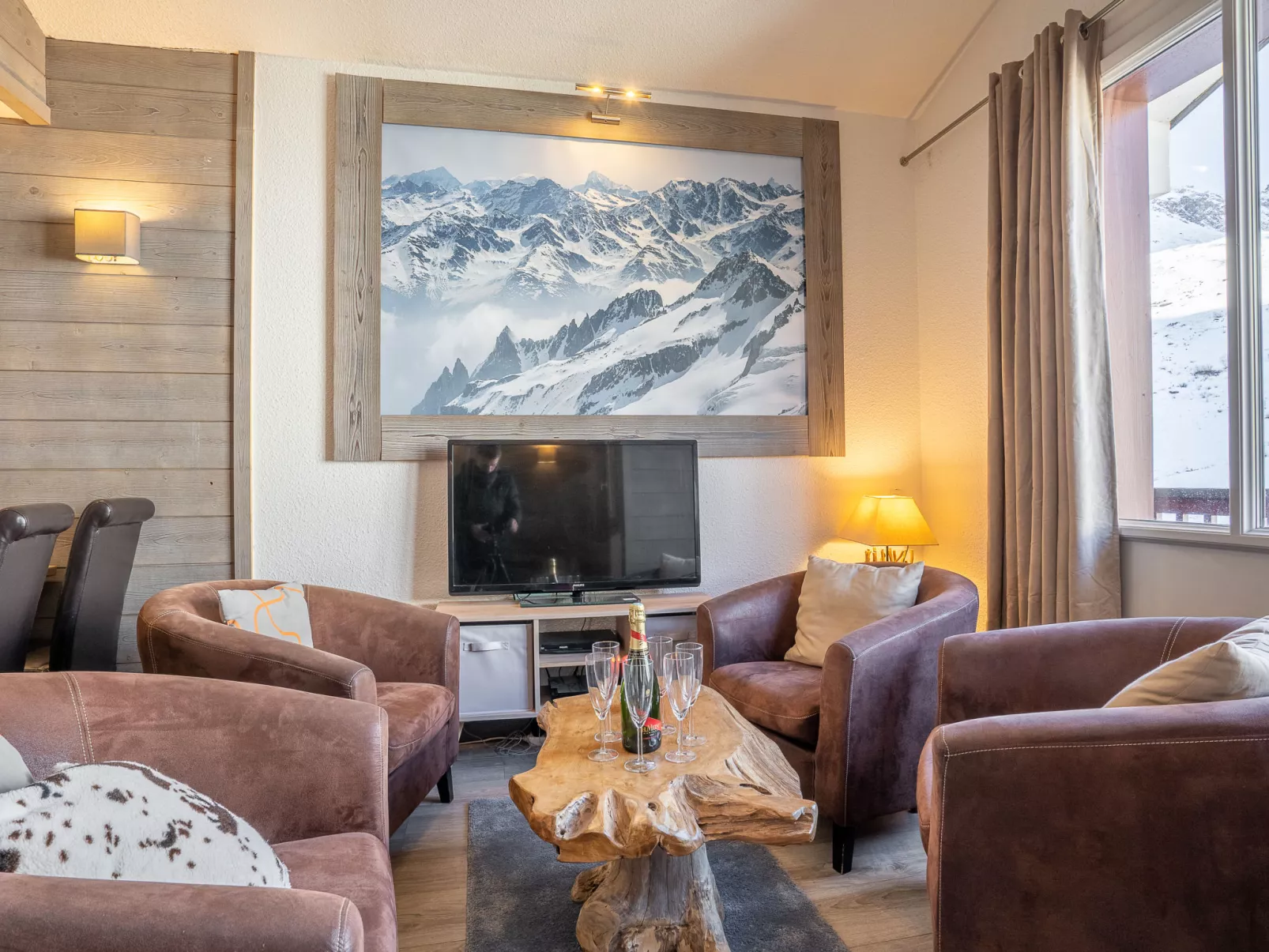 Rond Point des Pistes (Val Claret)-Inside