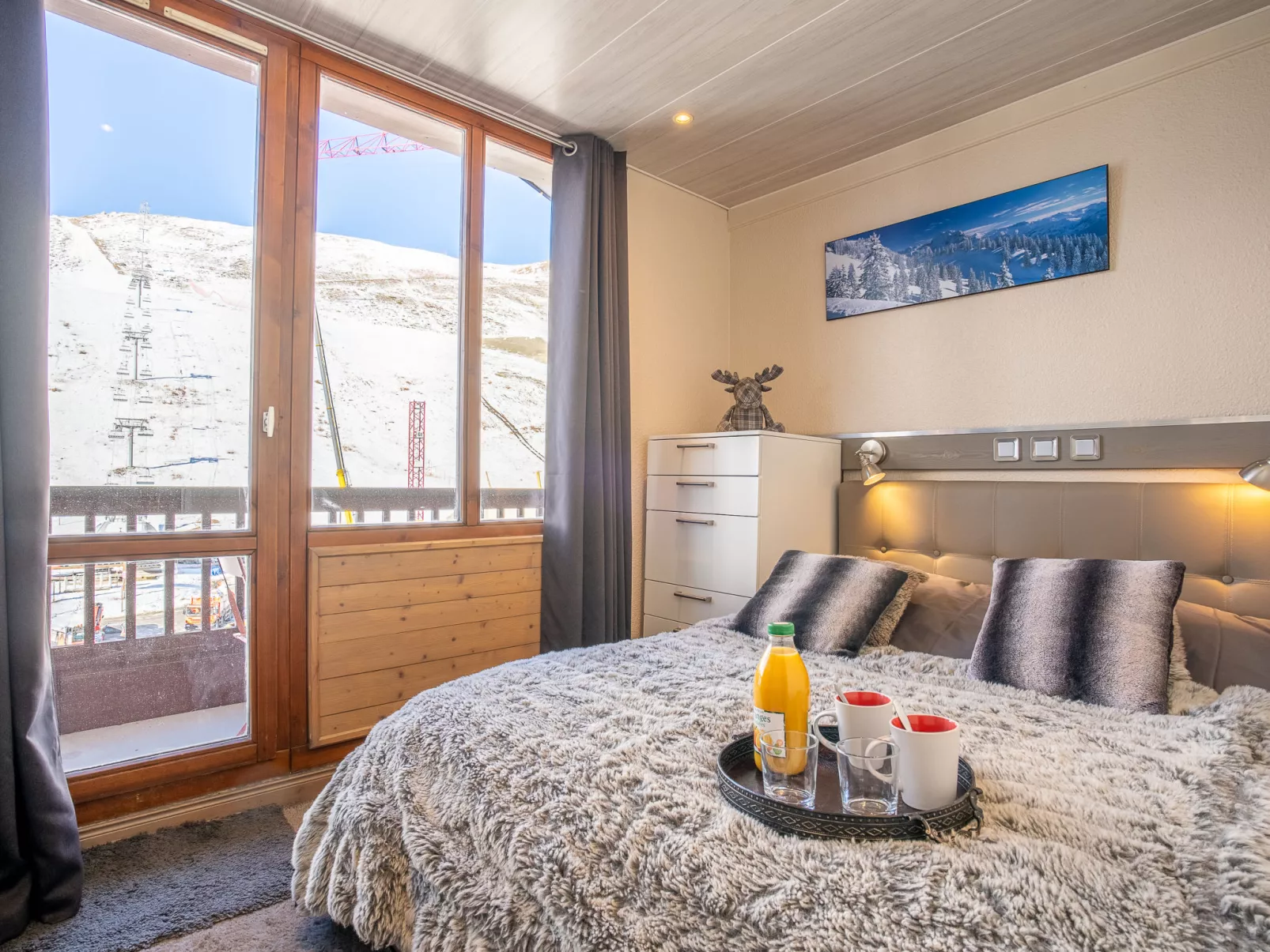 Rond Point des Pistes (Val Claret)-Inside