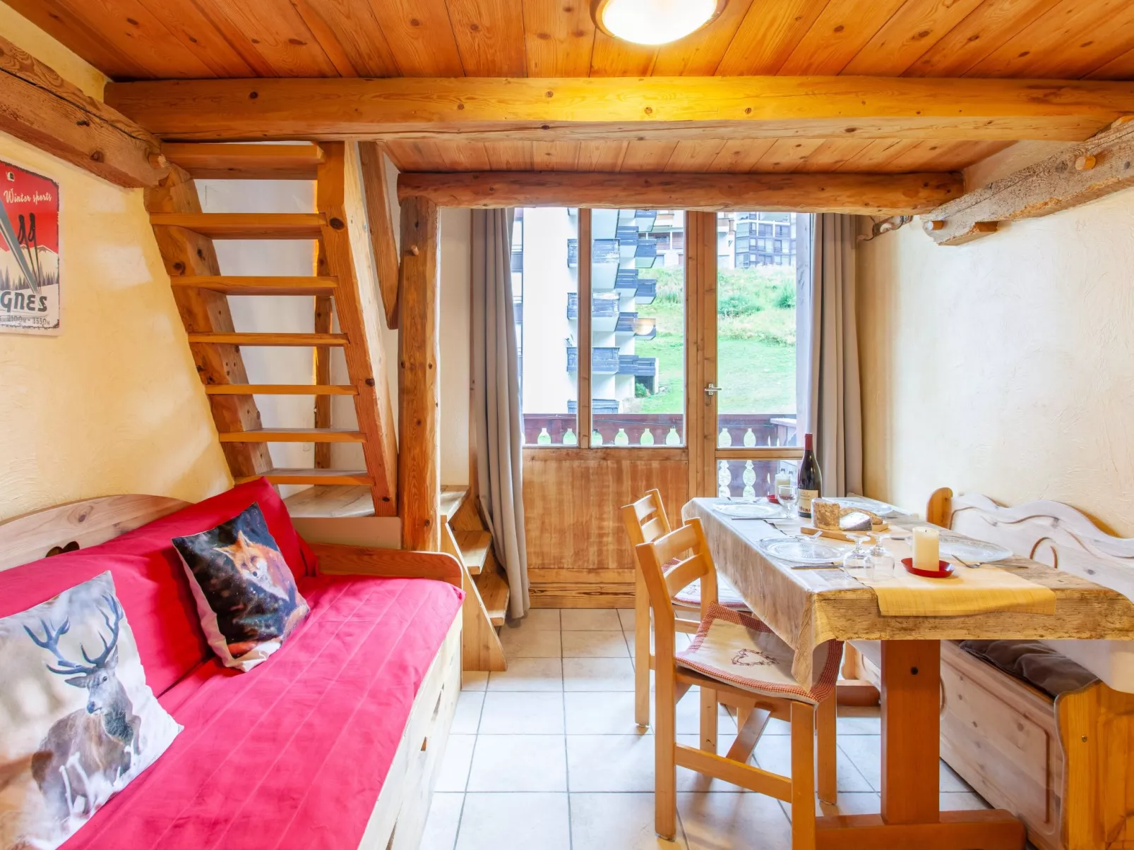 Rond Point des Pistes (Val Claret)-Inside