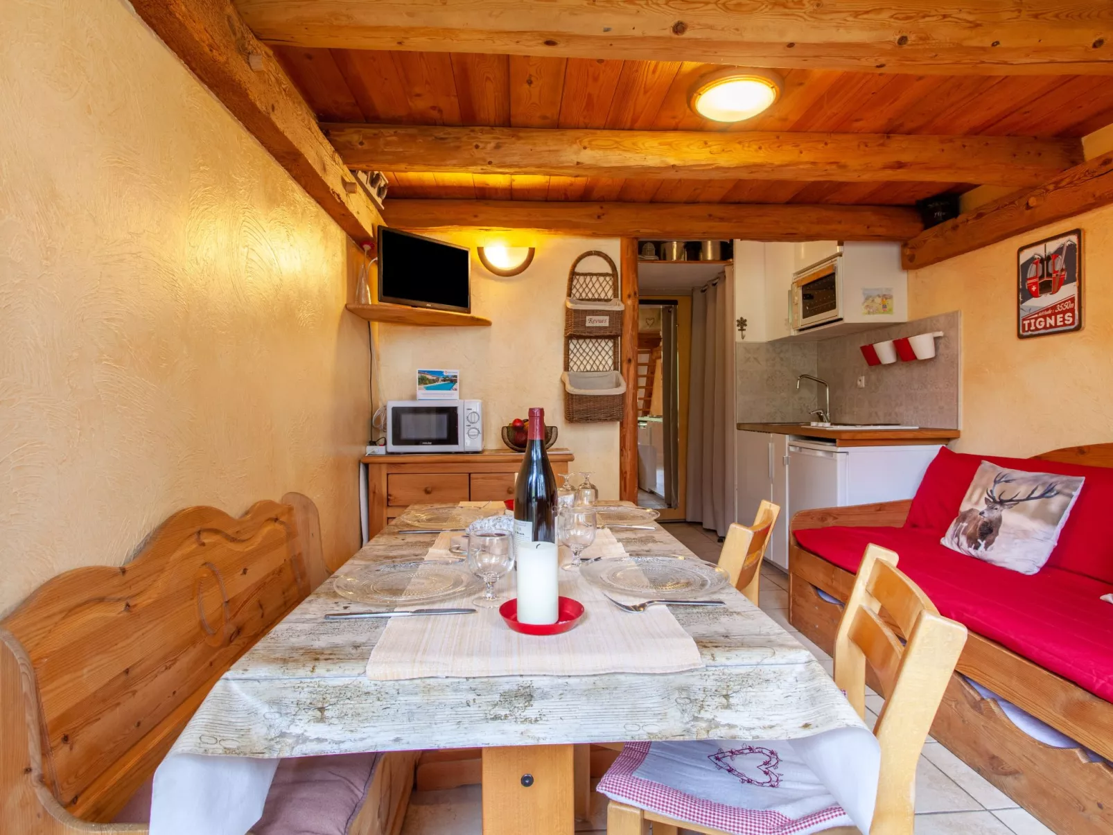 Rond Point des Pistes (Val Claret)-Inside