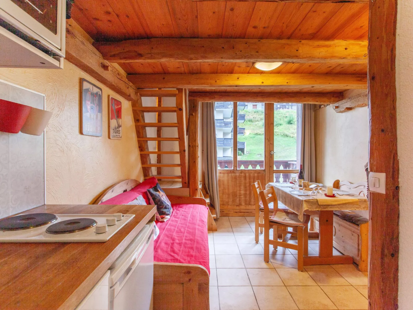Rond Point des Pistes (Val Claret)-Inside