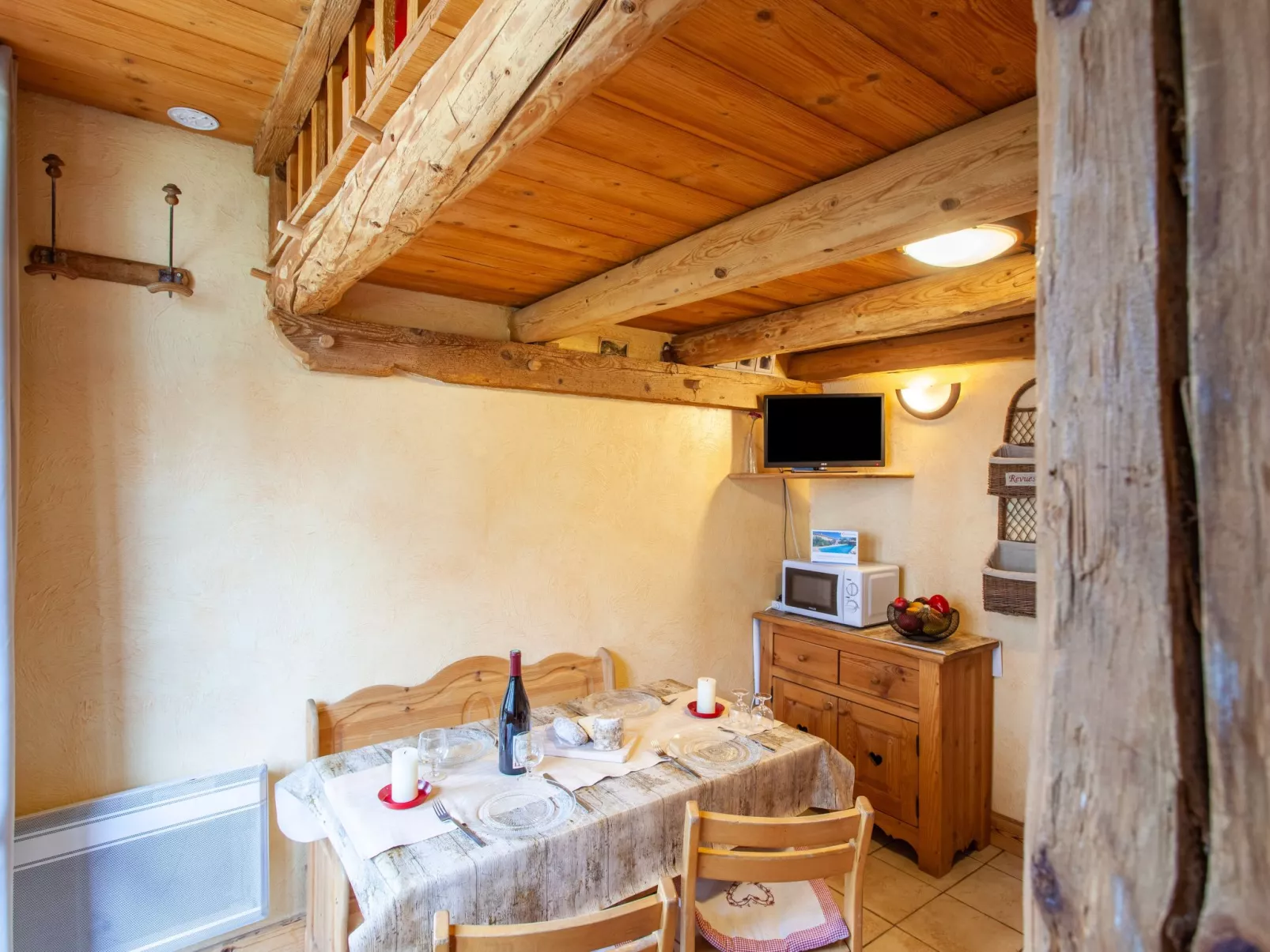 Rond Point des Pistes (Val Claret)-Inside