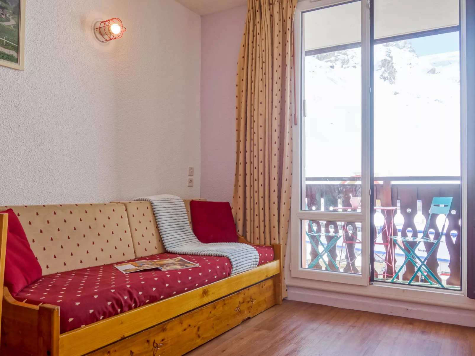 Rond Point des Pistes (Val Claret)-Drinnen