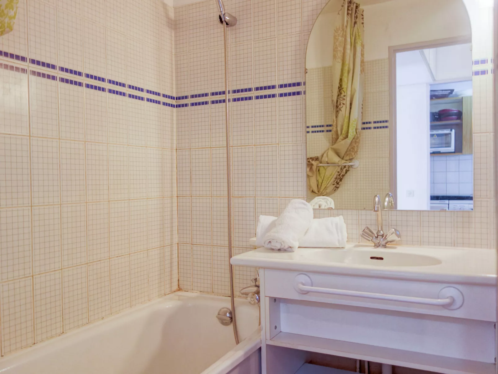 Rond Point des Pistes (Val Claret)-Drinnen