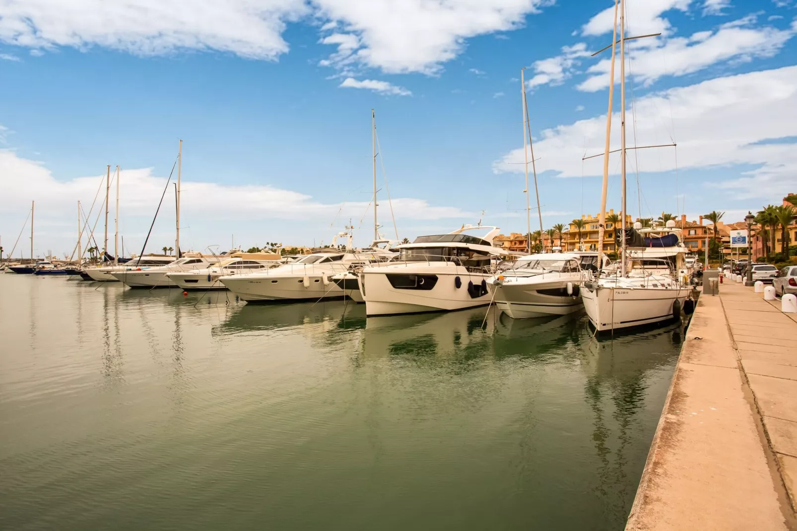 PRECIOSO APARTAMENTO CON VISTAS EN SOTOGRANDE-Areas summer 1km