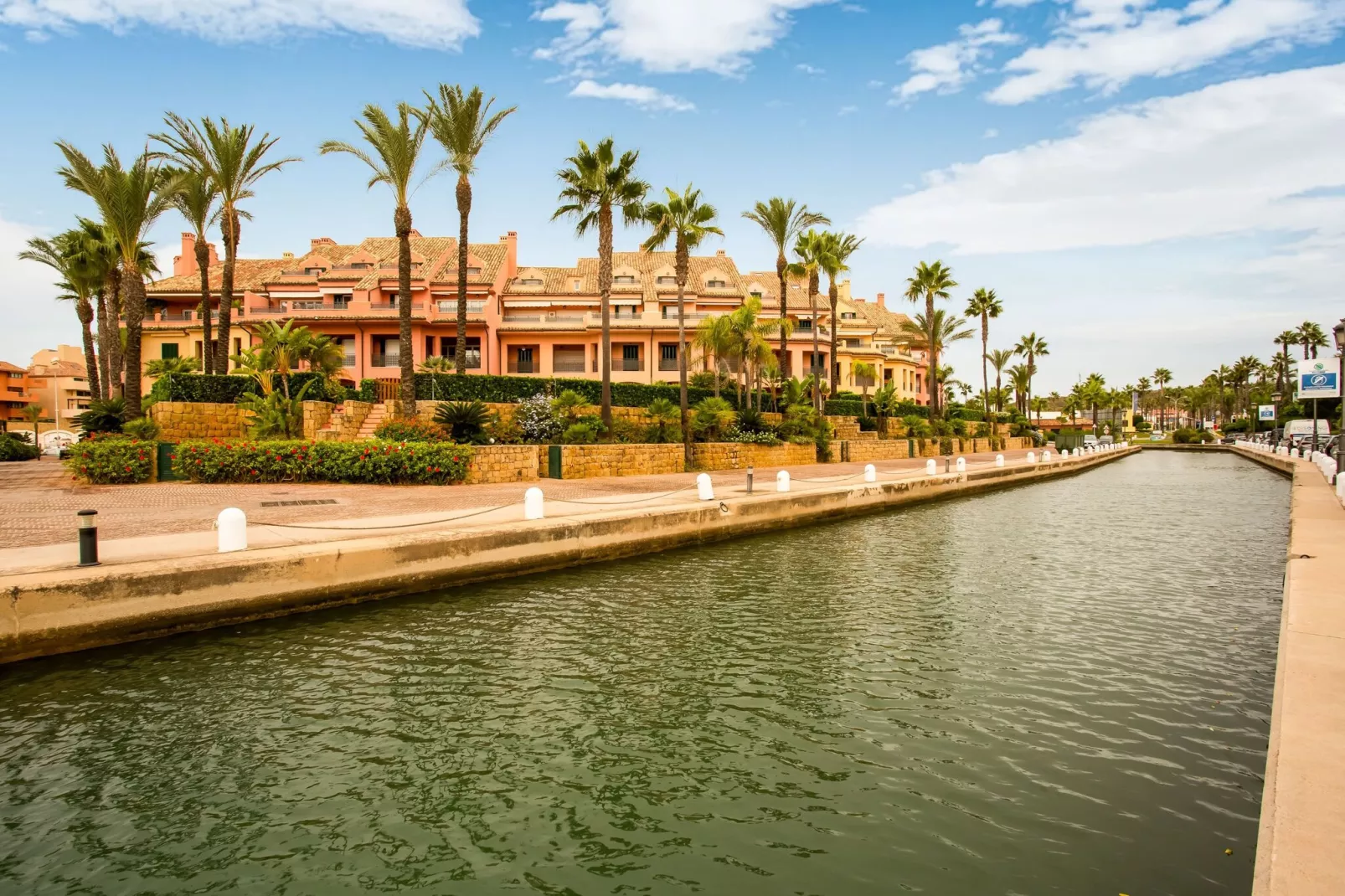 PRECIOSO APARTAMENTO CON VISTAS EN SOTOGRANDE-Areas summer 1km