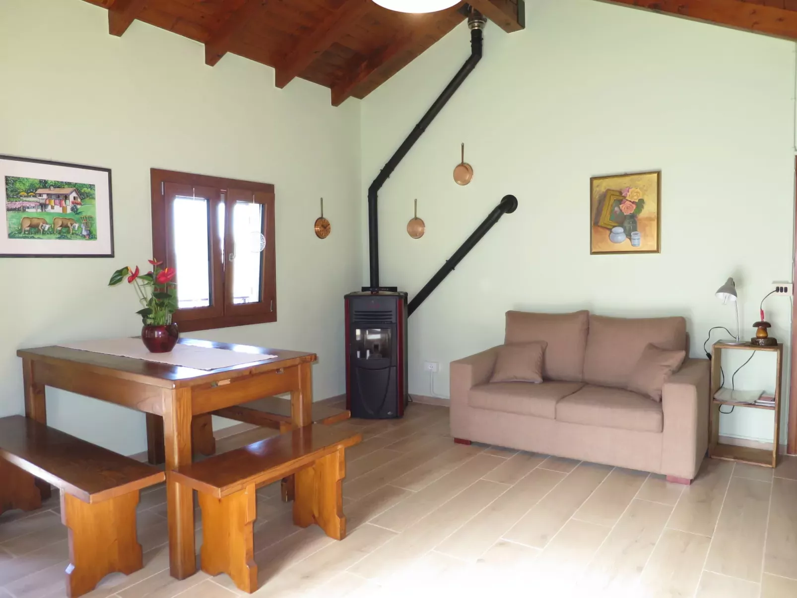 Baita Lavu'-Inside