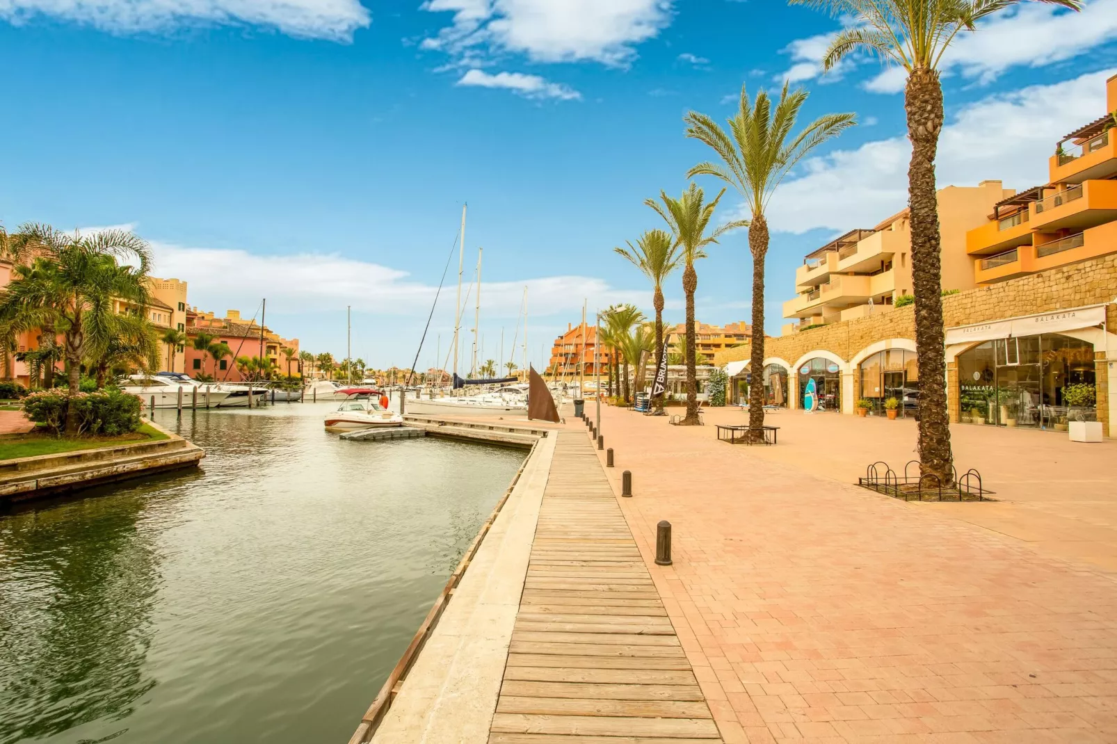 PRECIOSO APARTAMENTO CON VISTAS EN SOTOGRANDE-Areas summer 1km
