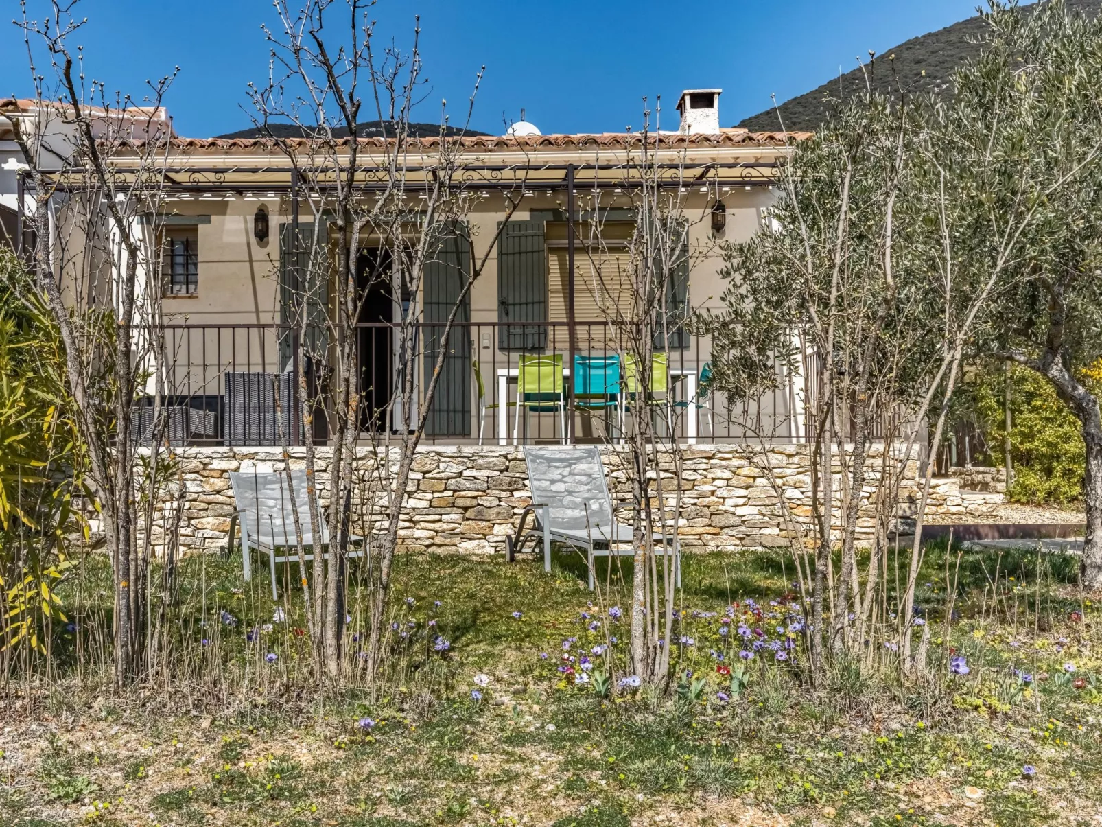 La Campagne des Ocres-Outside
