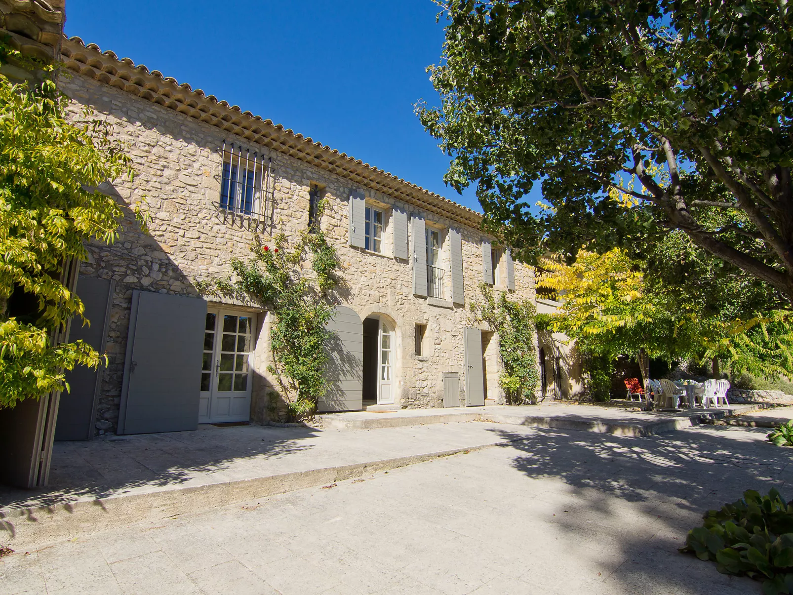 Domaine de Piegros-Outside