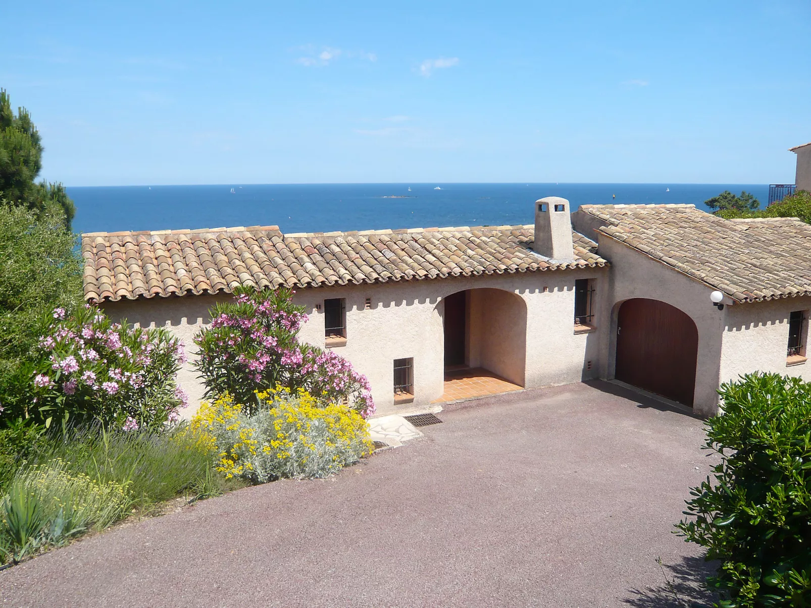 La Baïassière-Outside