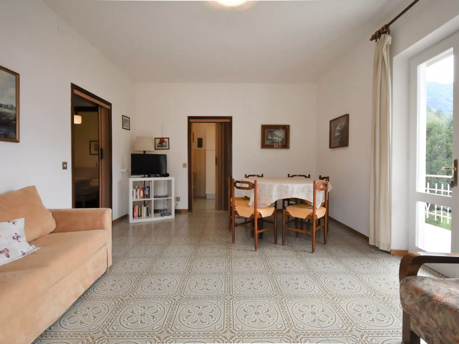 Villa Laura-Drinnen