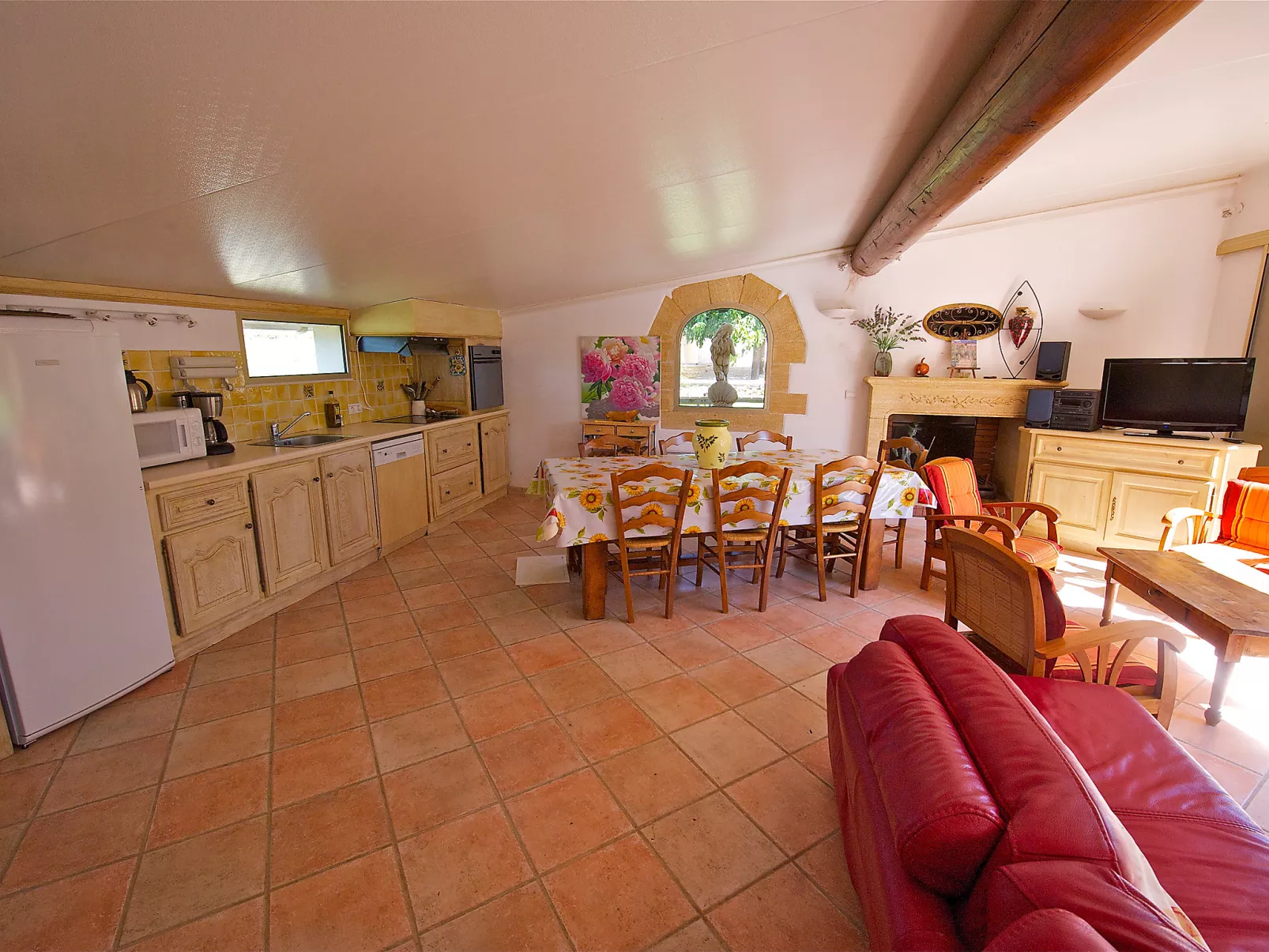 Cucuron-Inside