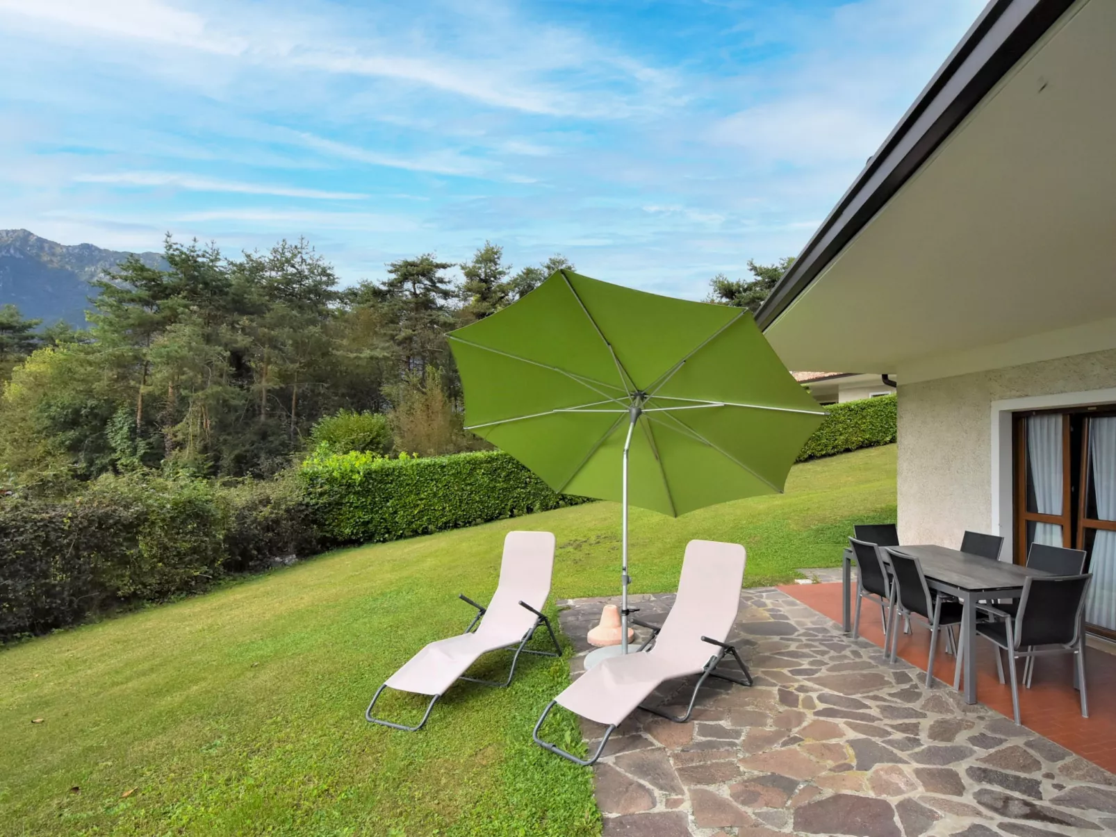 Villa Lackas-Draußen