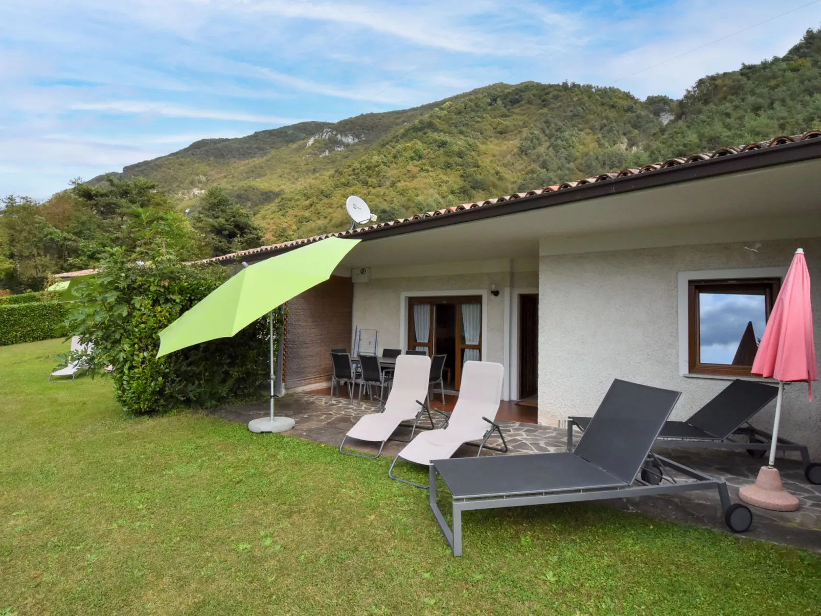 Villa Lackas-Draußen