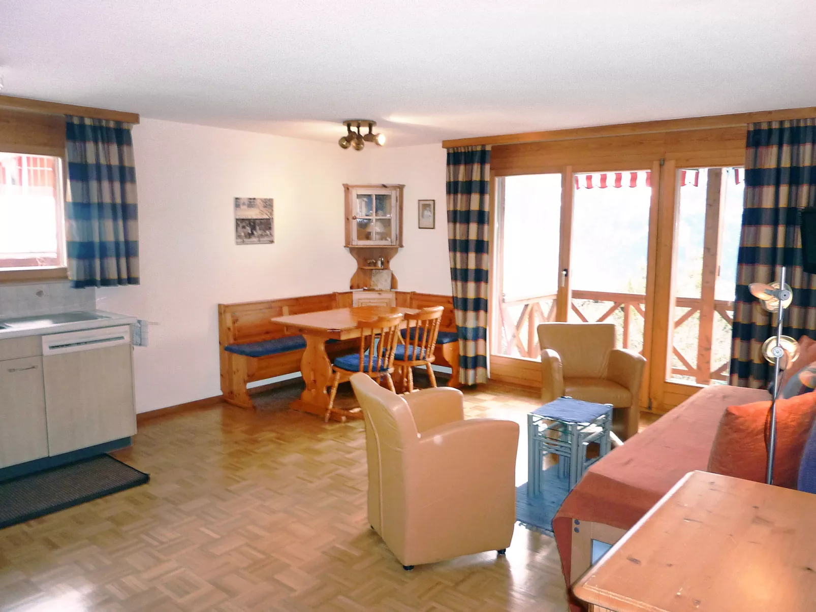 Rose Apt. Y-Inside